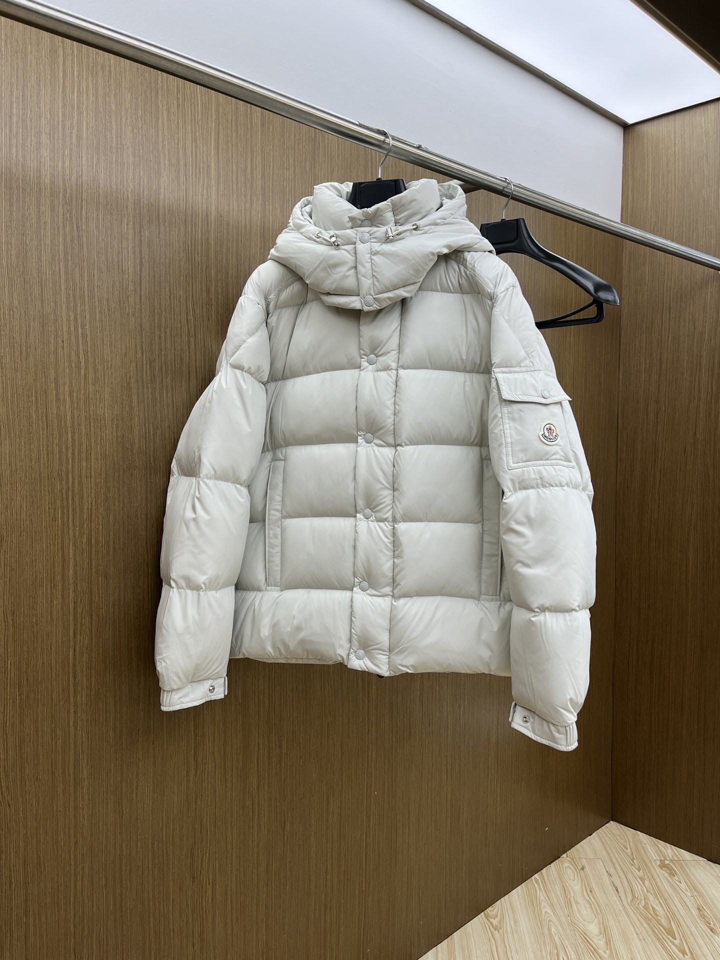 NO:565641,Autumn and winter down Mon Gw classic down jacket Autumn and winter popular down jacket Original customized hardware accessories are all imported and original customization Welcome to compare Absolutely high quality Use top-grade 90 white duck down Super soft Filled with fluffy and full feathers Super heavy fabric workmanship Perfect version Flin pays attention to the fabric is super comfortable Exclusive model Non-market goods Same style for men and women Size 12345, jackets & coats, down jacket, alexander wang19860909秋冬羽绒 Mon Gw经典款羽绒服外套 秋冬爆款羽绒服 原版订制五金配件全进口原版定制 欢迎对比 绝对的高品质 采用顶级90白鸭绒 超柔软 充羽量蓬松饱满 超级重面料做工杠杠的版型完美 flin注意面料超舒服 独家款 非市场货 男女同款 尺码12345,,jackets & coats,down jacket,alexander wang,Men's clothing