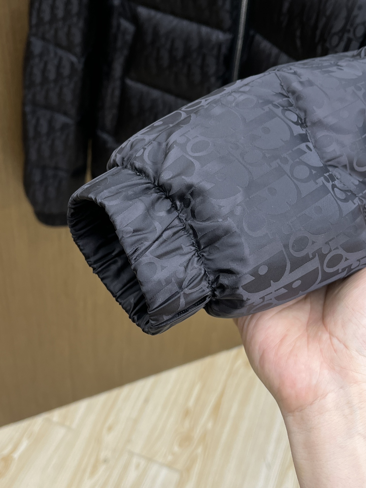 秋冬羽绒 CD迪奥 oblique暗纹老花立领羽绒，明星同款这是一款超复杂工艺的羽绒，定制面料周期长达5