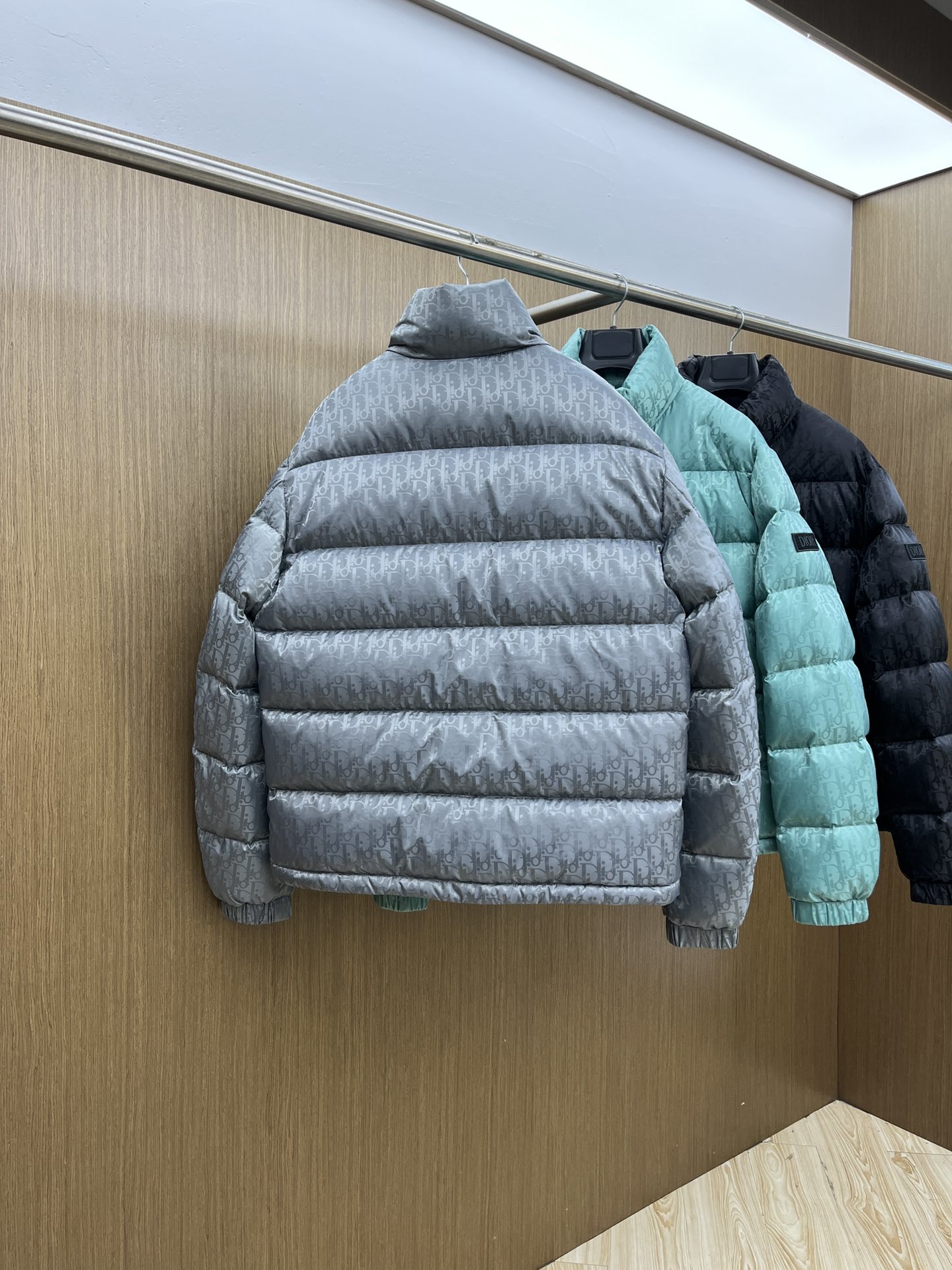 秋冬羽绒 CD迪奥 oblique暗纹老花立领羽绒，明星同款这是一款超复杂工艺的羽绒，定制面料周期长达5