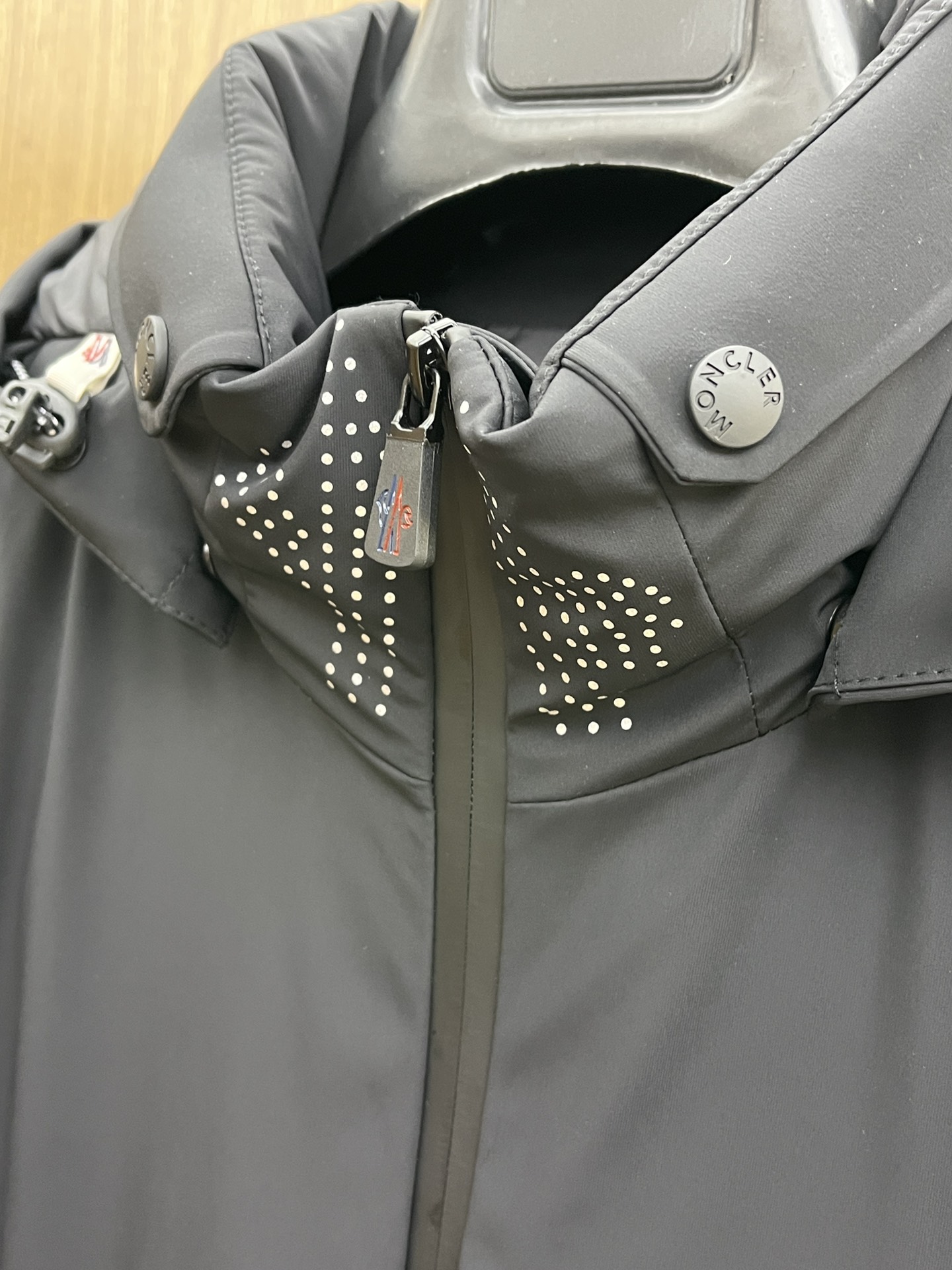 秋冬羽绒 Mon 🔥🔥羽绒服2025最新款时尚设计师款羽绒外套.（连帽可拆卸）处处细节显工艺足够的高级 