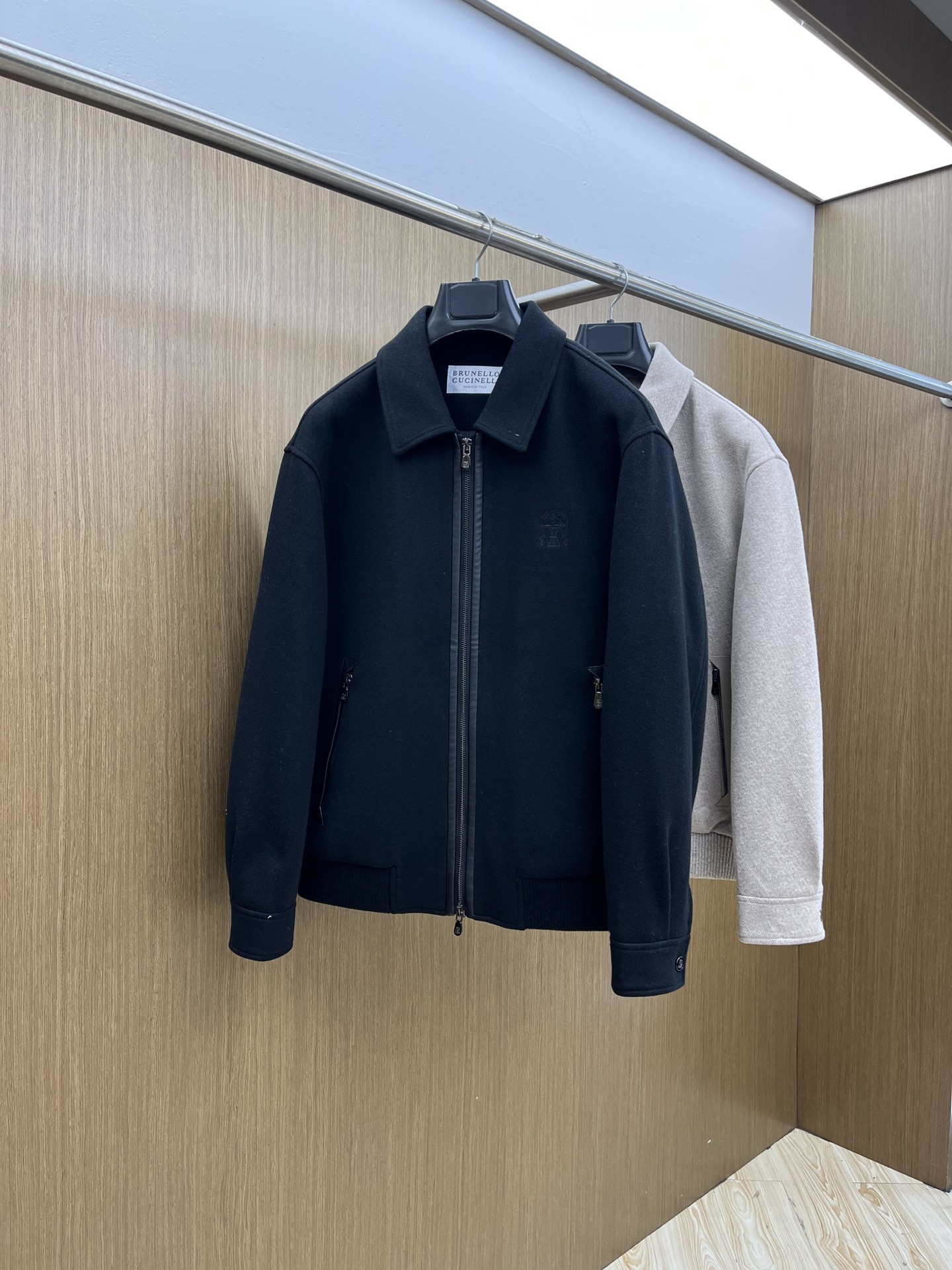 秋冬羽绒 BC🔥秋冬时尚翻领外套羽绒内冲100g-90白鸭绒，轻薄有型，上身不臃肿，颇具意大利典型风格的