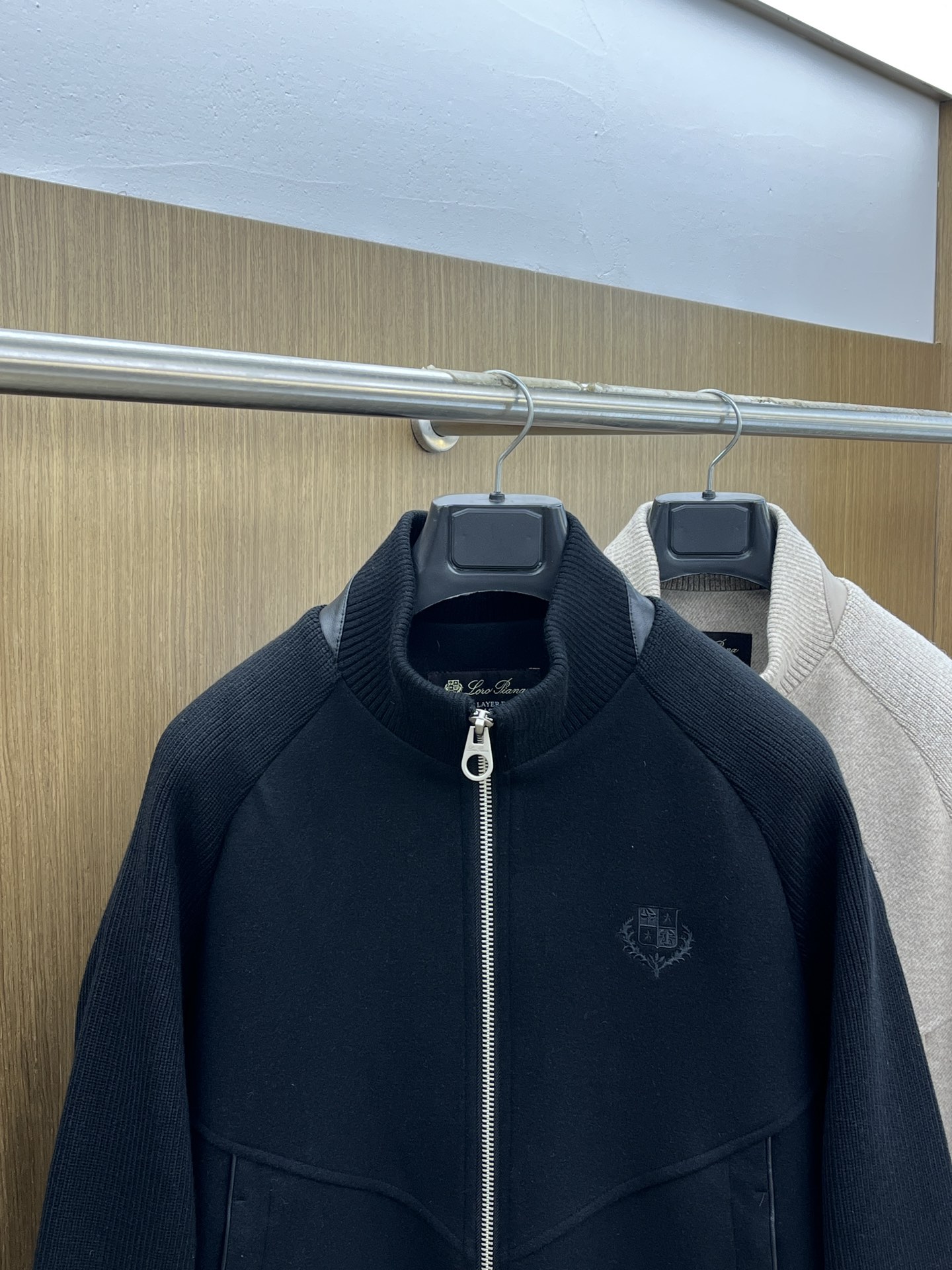 秋冬羽绒 lp🆕 🔥秋冬时尚翻领外套羽绒内冲100g-90白鸭绒，轻薄有型，上身不臃肿，颇具意大利典型风