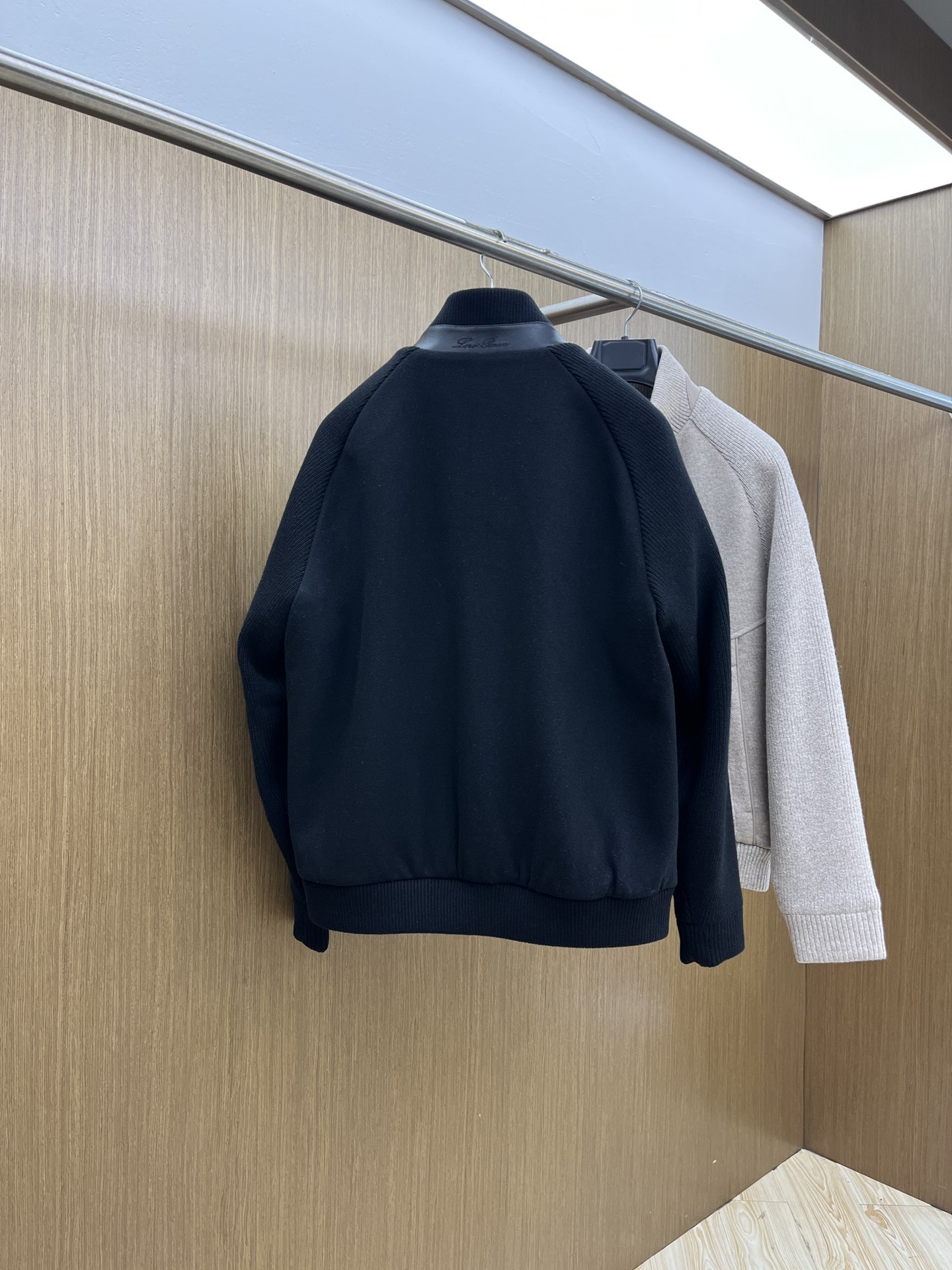 秋冬羽绒 lp🆕 🔥秋冬时尚翻领外套羽绒内冲100g-90白鸭绒，轻薄有型，上身不臃肿，颇具意大利典型风