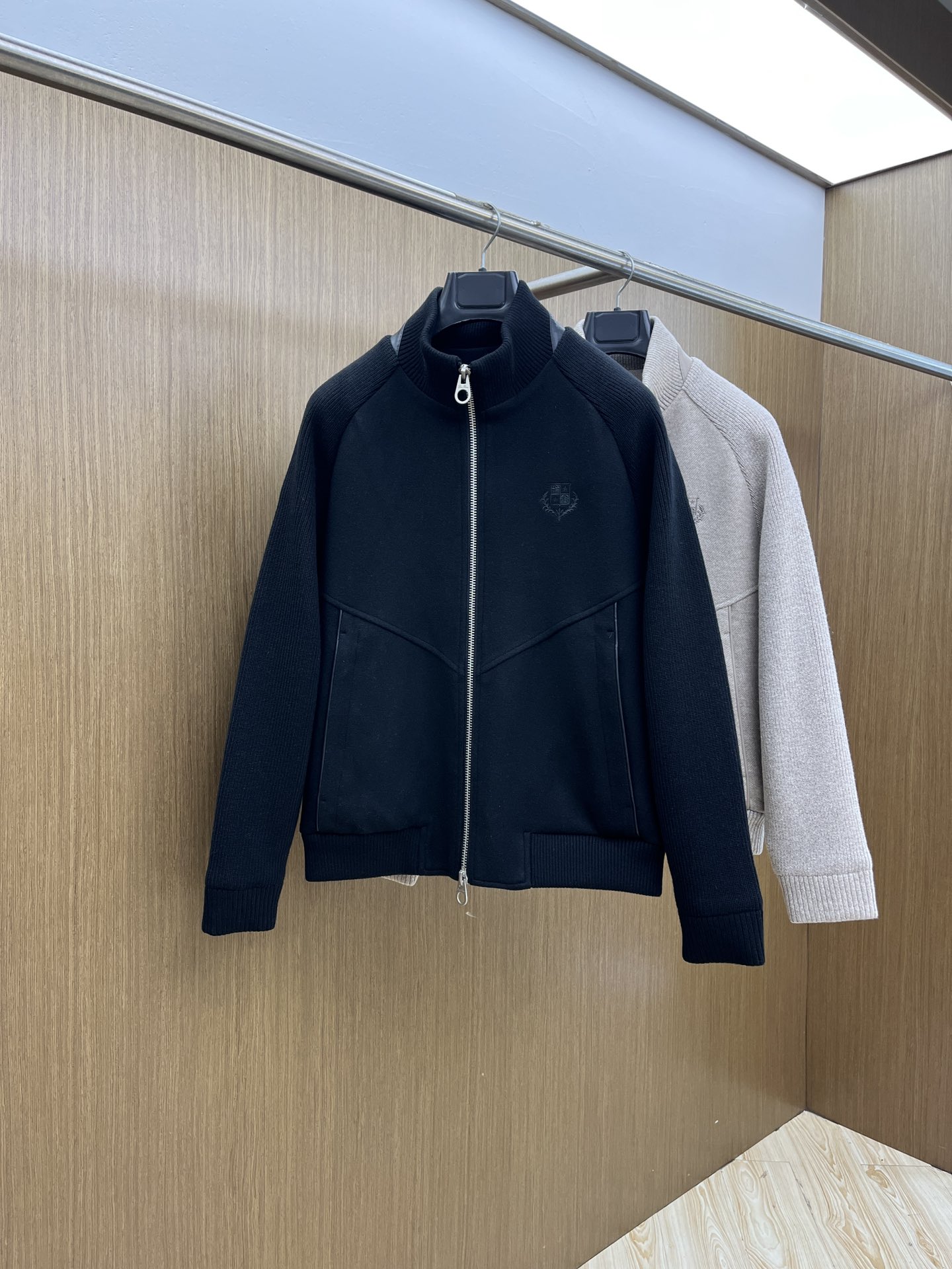 秋冬羽绒 lp🆕 🔥秋冬时尚翻领外套羽绒内冲100g-90白鸭绒，轻薄有型，上身不臃肿，颇具意大利典型风