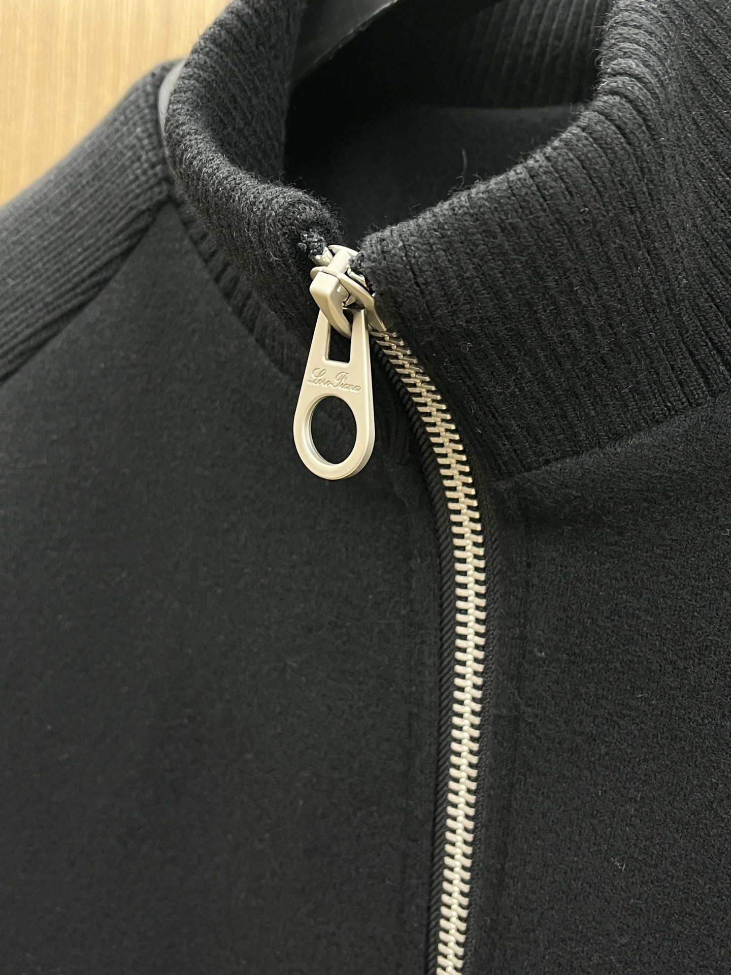 秋冬羽绒 lp🆕 🔥秋冬时尚翻领外套羽绒内冲100g-90白鸭绒，轻薄有型，上身不臃肿，颇具意大利典型风