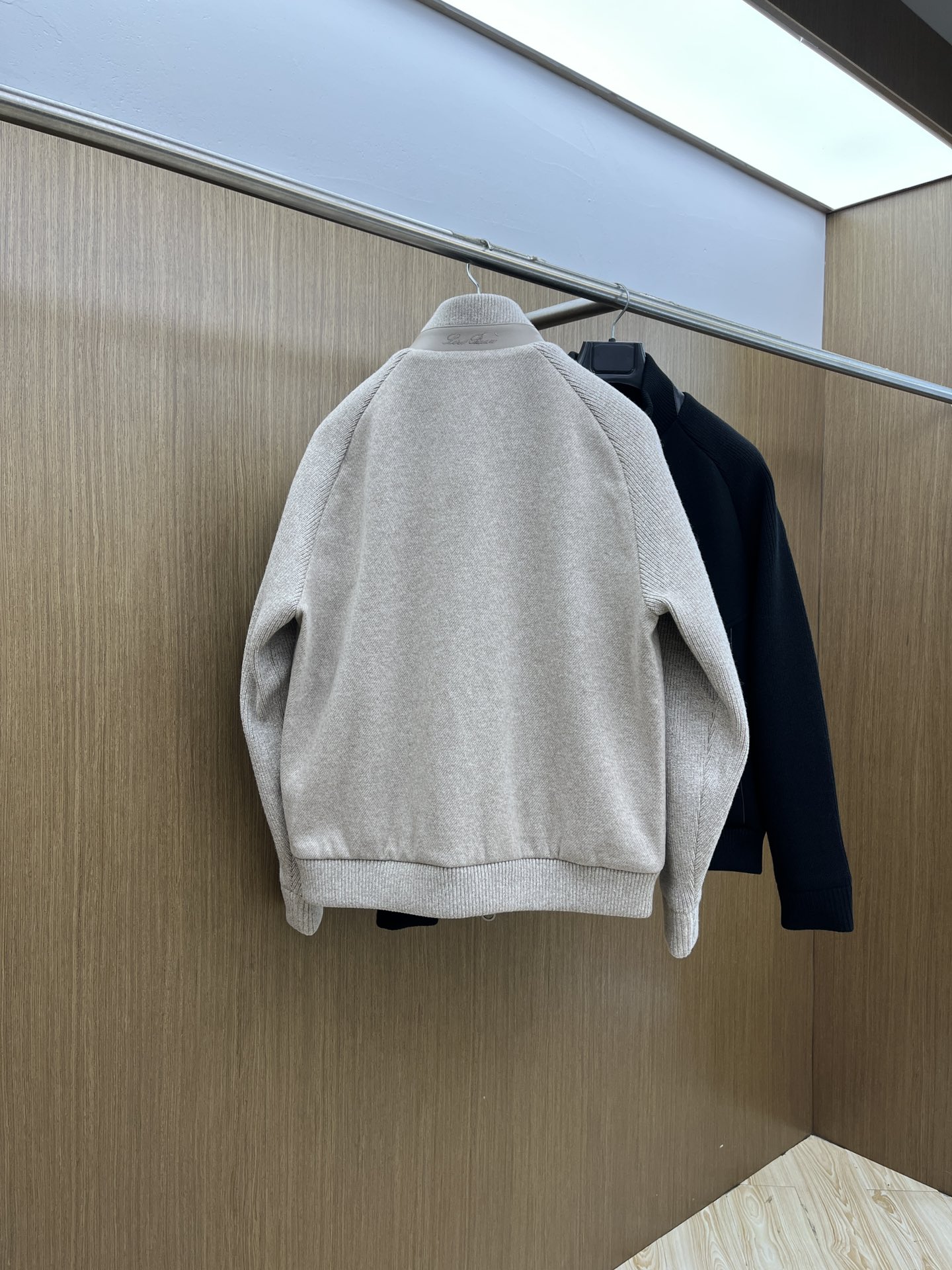 秋冬羽绒 lp🆕 🔥秋冬时尚翻领外套羽绒内冲100g-90白鸭绒，轻薄有型，上身不臃肿，颇具意大利典型风