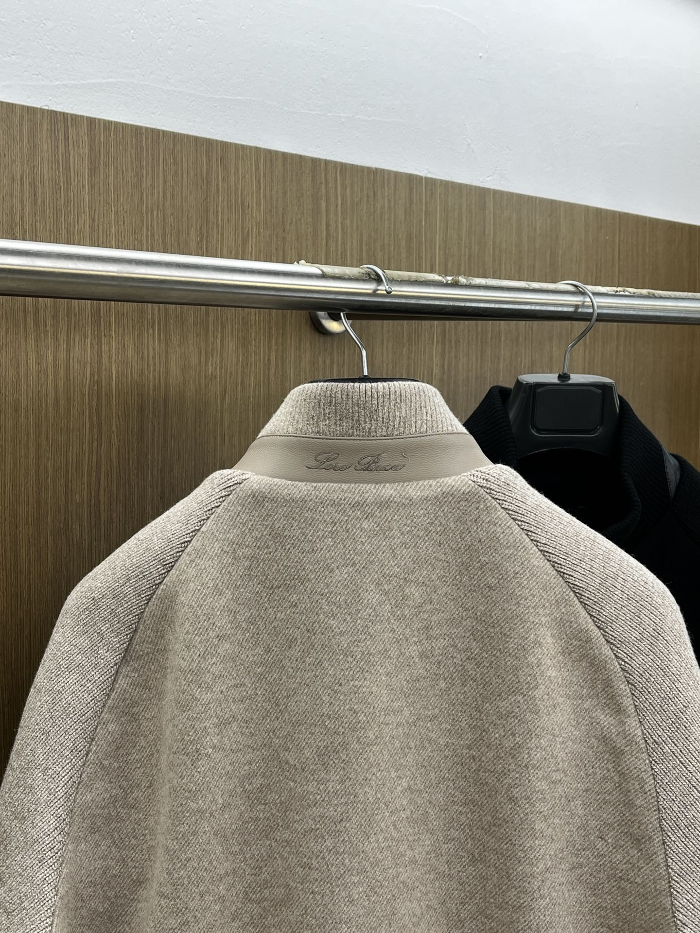 秋冬羽绒 lp🆕 🔥秋冬时尚翻领外套羽绒内冲100g-90白鸭绒，轻薄有型，上身不臃肿，颇具意大利典型风