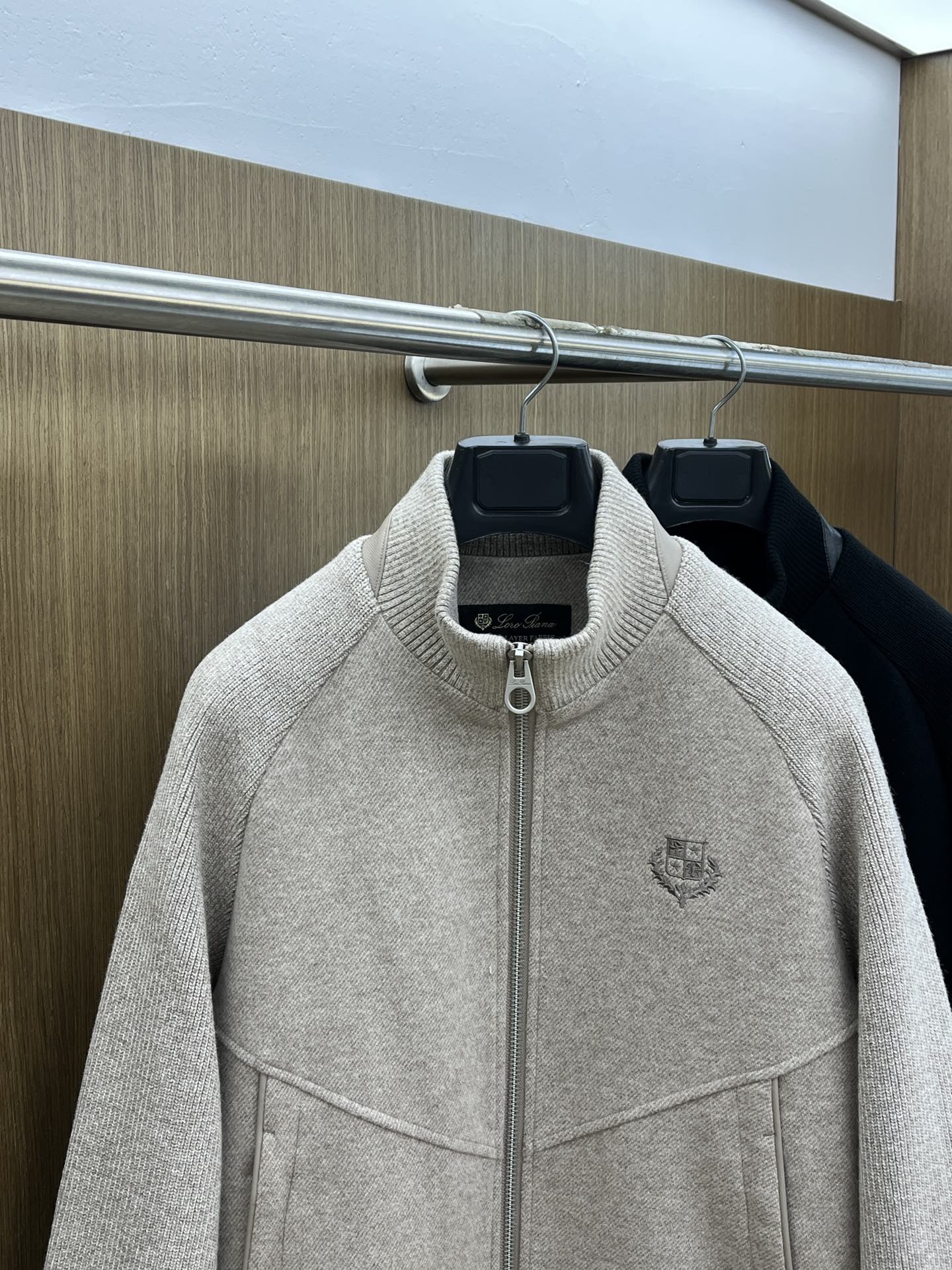 秋冬羽绒 lp🆕 🔥秋冬时尚翻领外套羽绒内冲100g-90白鸭绒，轻薄有型，上身不臃肿，颇具意大利典型风