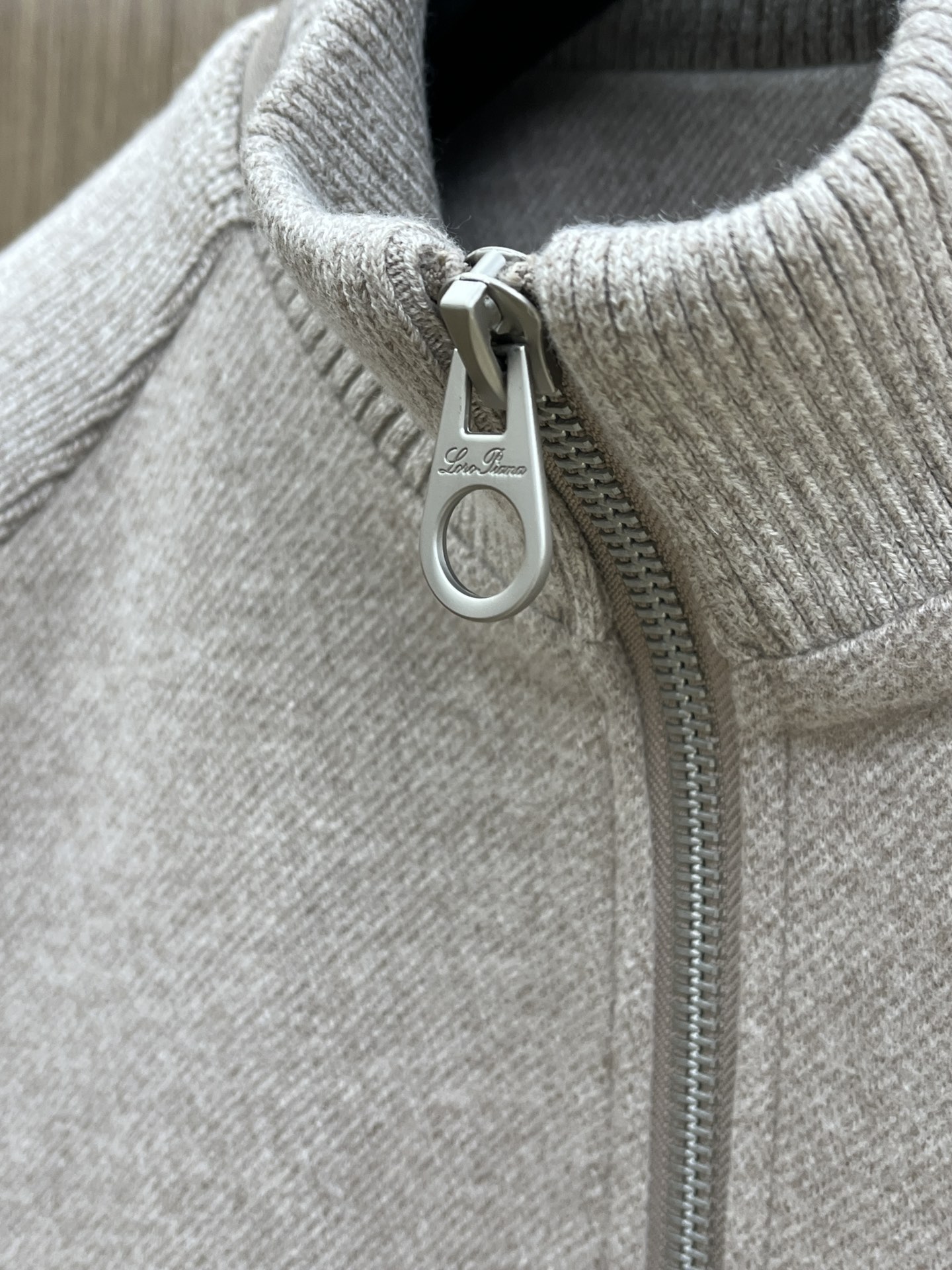 秋冬羽绒 lp🆕 🔥秋冬时尚翻领外套羽绒内冲100g-90白鸭绒，轻薄有型，上身不臃肿，颇具意大利典型风