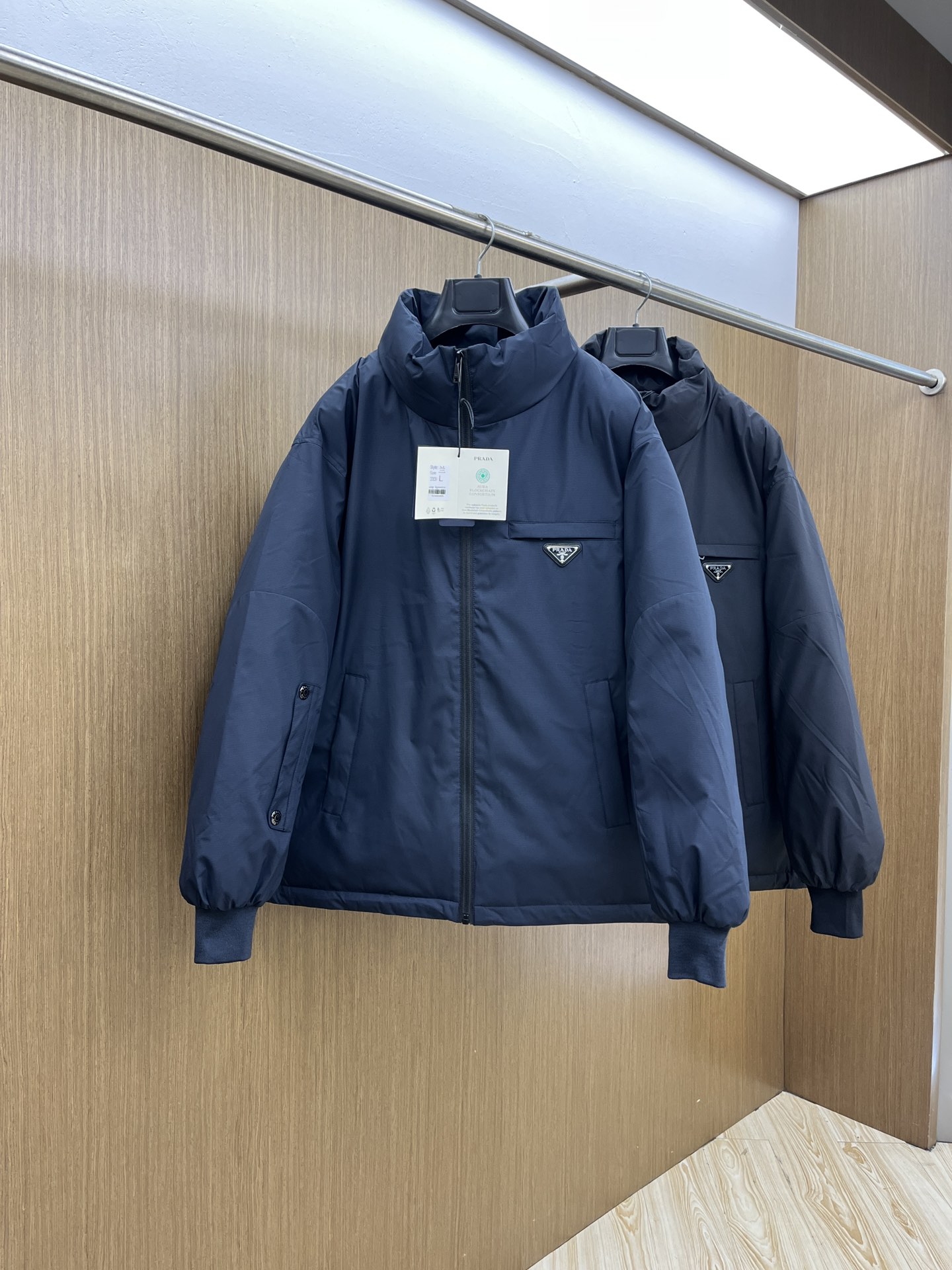 NO:606662,Autumn and Winter Down PD GS Autumn and Winter New Men's Down Jackets Classic Hot Style Recommendations!  Men's fashionable and casual 90 white duck down, high-weave ultra-fine technical soft and smooth material fabric, the texture of the fabric is very high-end and delicate, with a strong sense of class, the accessories are all customized with the brand logo. Casual and casual style, wt style is versatile and suitable for various occasions, anyone can easily control it. Size M-3xL, jackets & coats, down jacket, alexander wang19860909秋冬羽绒 PD GS秋冬新款男士 羽绒服外套 经典爆款推荐！男士时尚休闲 90白鸭绒 高织超细腻科技软滑材质面料,面料的质感很高档细腻,档次感强 ,辅料全定制出品牌logo.休闲兼备款,wt款式百搭适合各种场合 ,任何人都可以轻松驾驭 码数M-3xL,,jackets & coats,down jacket,alexander wang,Men's clothing