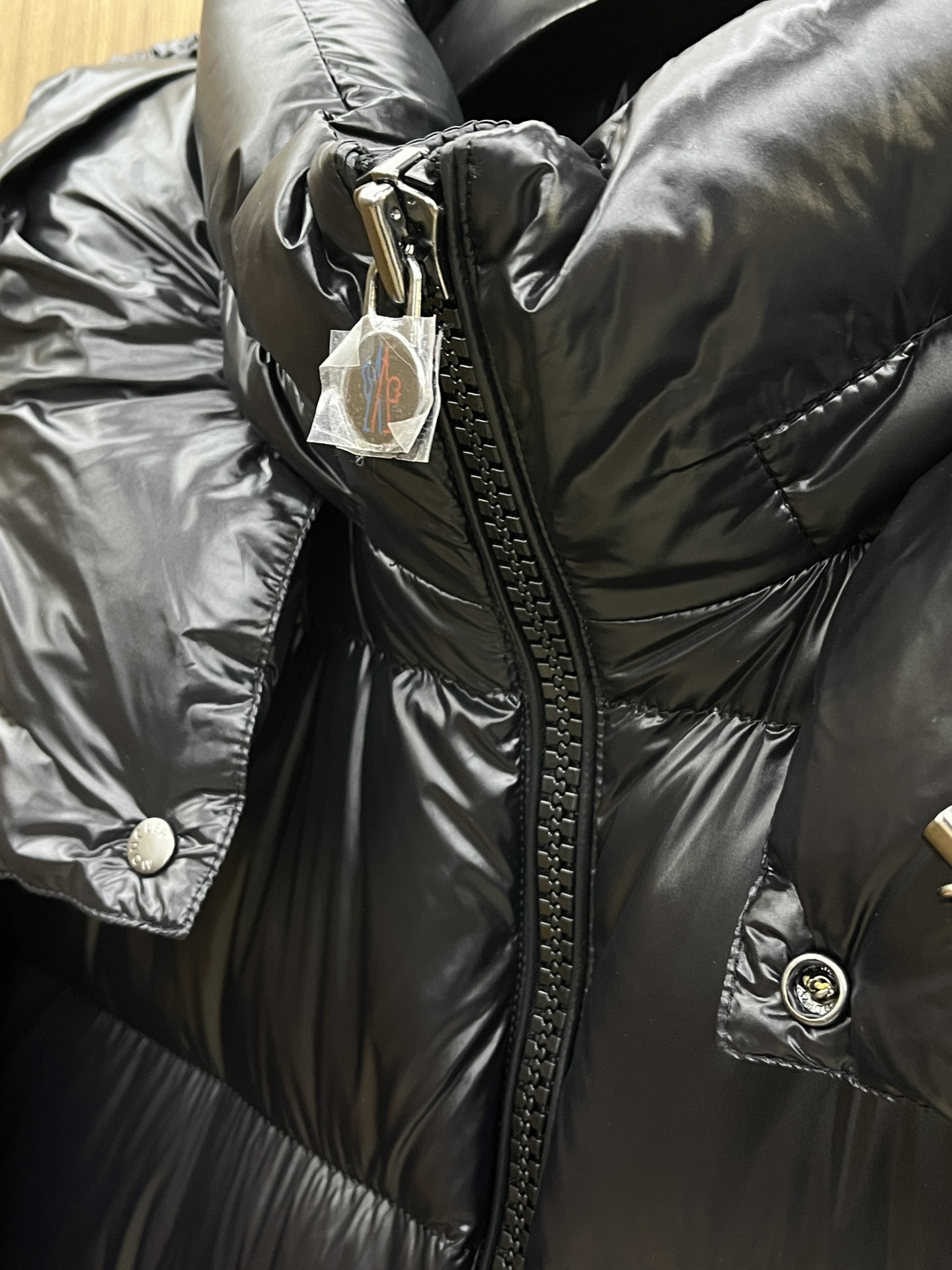 秋冬羽绒 Mon 🔥🔥高版本 Maya 玛雅重磅来袭！优质国标90绒，绒量非常厚实蓬松，帽子可拆卸，袖子