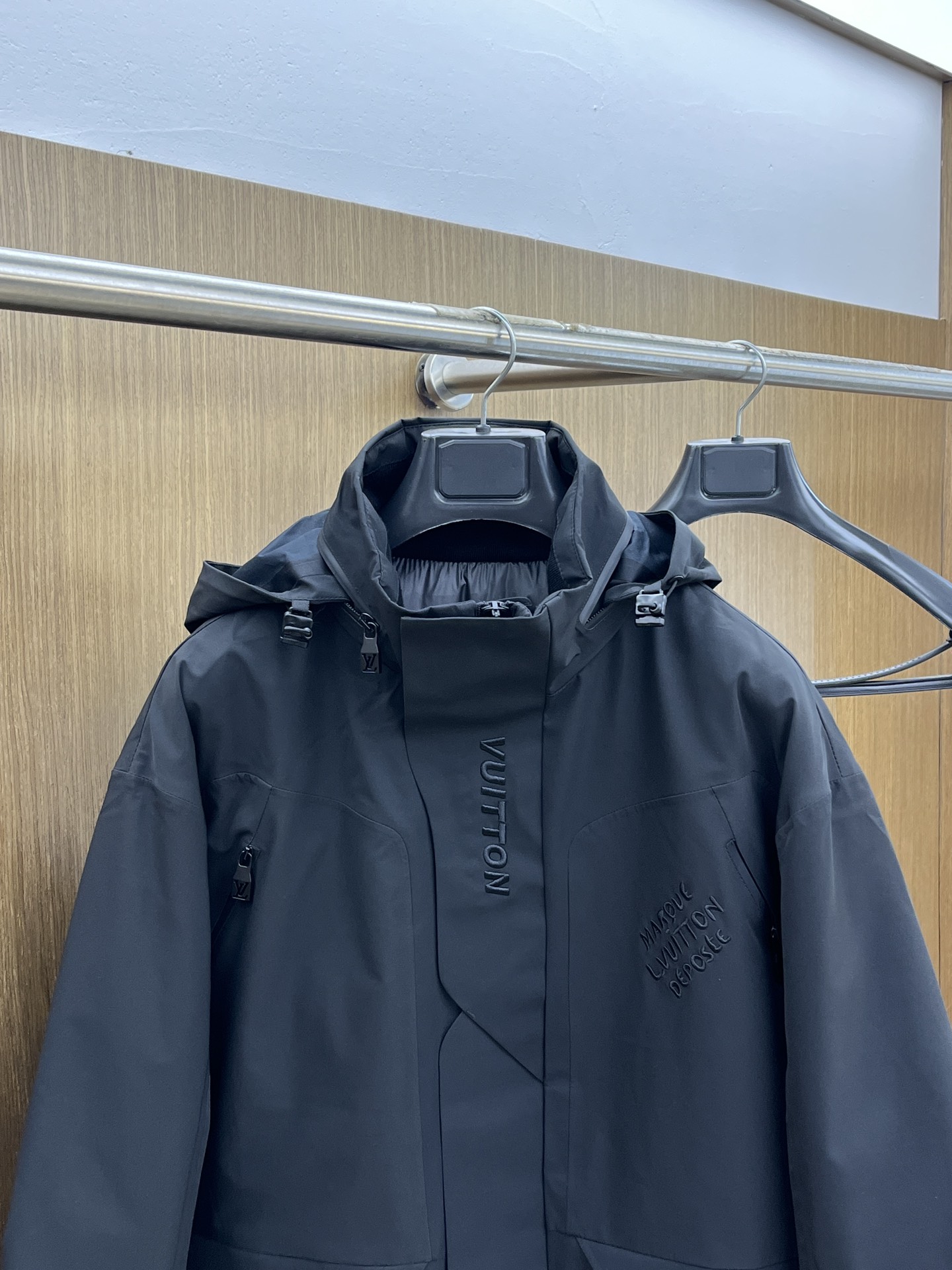 调价 秋冬羽绒 LV 💥高版本 25GW独家专供秋冬新款连帽高领羽绒服。帽子可收起设计。贸易公司渠道稀出