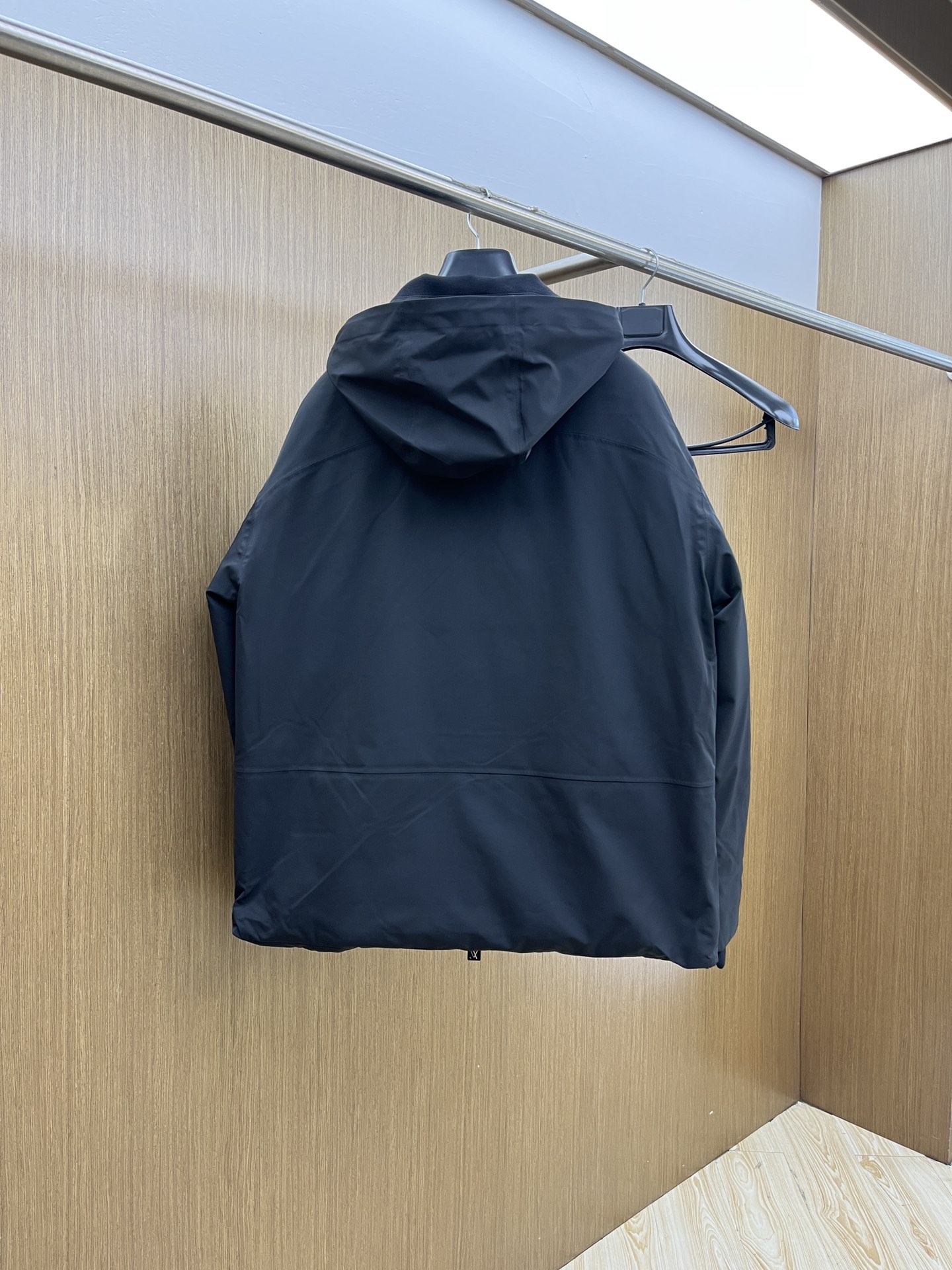 调价 秋冬羽绒 LV 💥高版本 25GW独家专供秋冬新款连帽高领羽绒服。帽子可收起设计。贸易公司渠道稀出