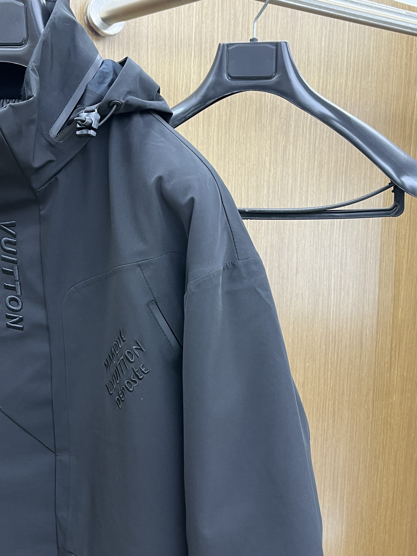 调价 秋冬羽绒 LV 💥高版本 25GW独家专供秋冬新款连帽高领羽绒服。帽子可收起设计。贸易公司渠道稀出