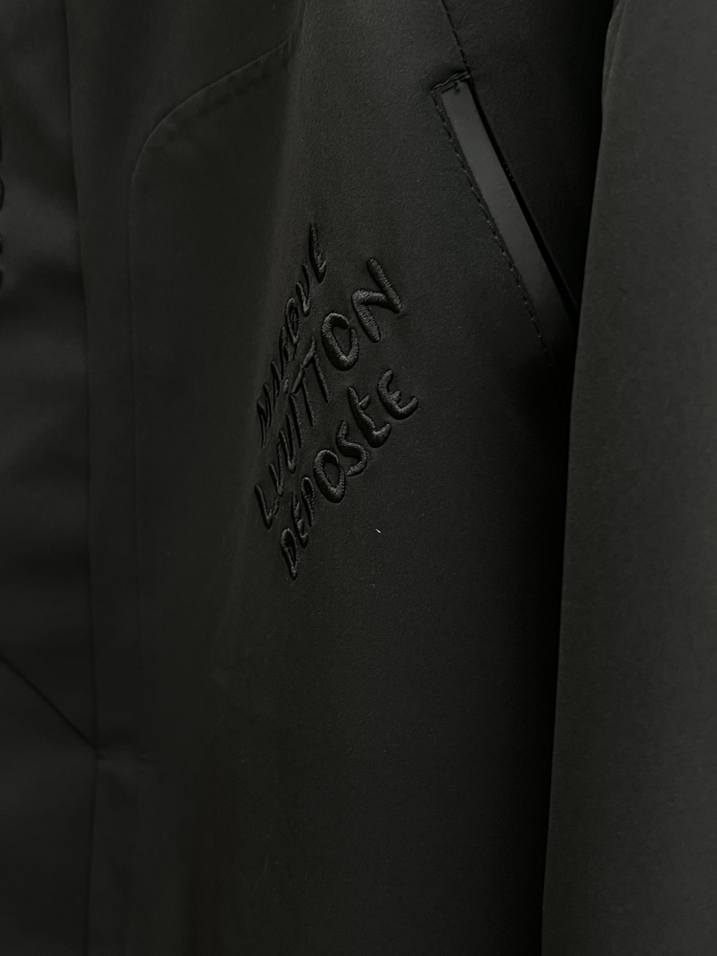 调价 秋冬羽绒 LV 💥高版本 25GW独家专供秋冬新款连帽高领羽绒服。帽子可收起设计。贸易公司渠道稀出