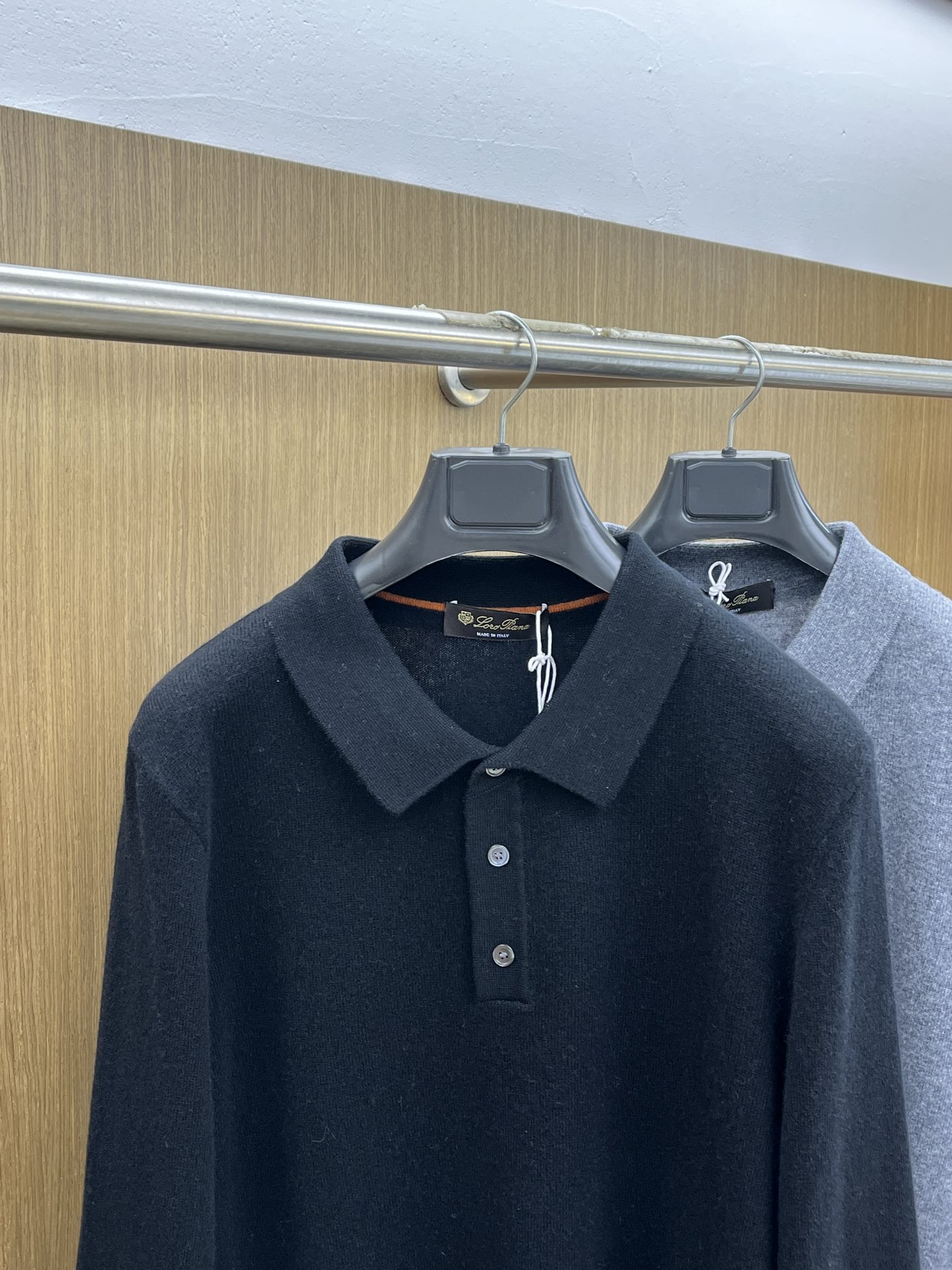 秋冬 lP🆕 采用羊绒羊毛混纺纱线，保暖性佳，蓬松柔软，加倍呵护肌肤，给你轻如无物的穿着感体验。高品质天