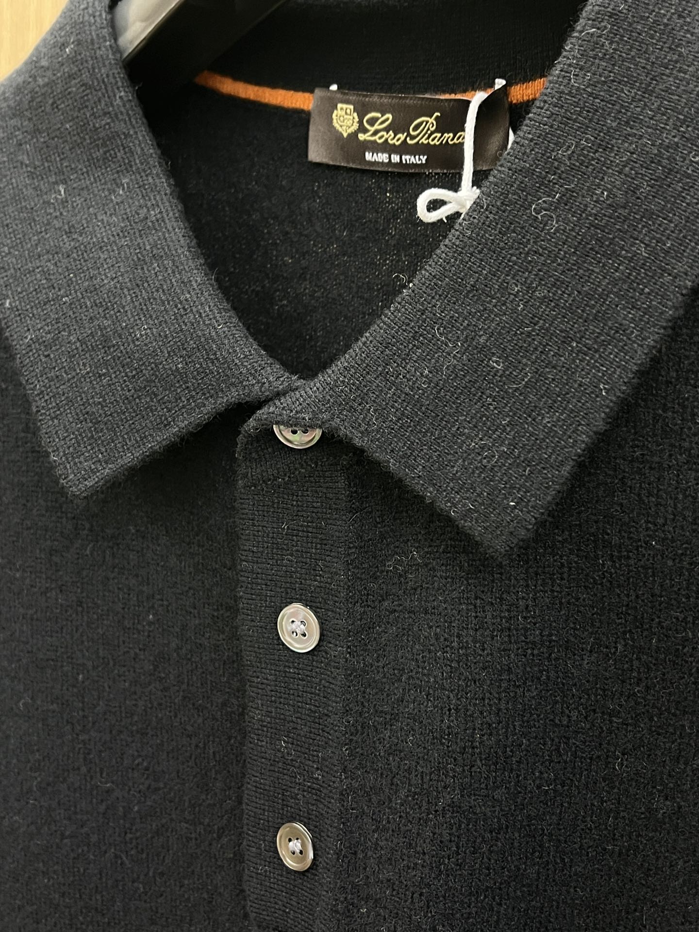 秋冬 lP🆕 采用羊绒羊毛混纺纱线，保暖性佳，蓬松柔软，加倍呵护肌肤，给你轻如无物的穿着感体验。高品质天