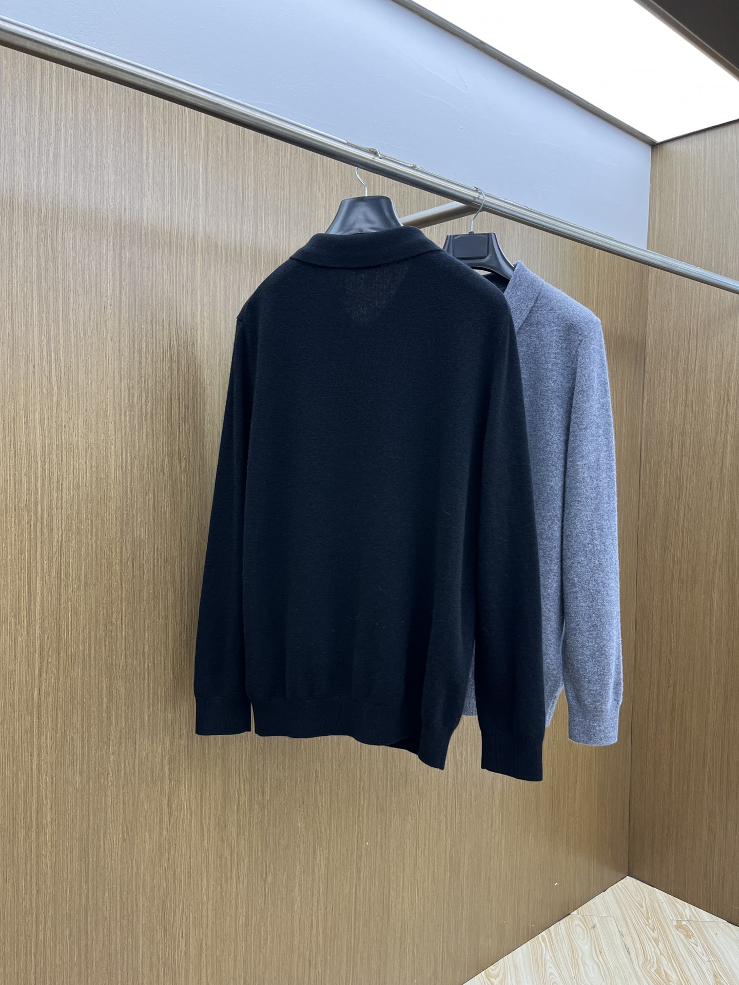 秋冬 lP🆕 采用羊绒羊毛混纺纱线，保暖性佳，蓬松柔软，加倍呵护肌肤，给你轻如无物的穿着感体验。高品质天