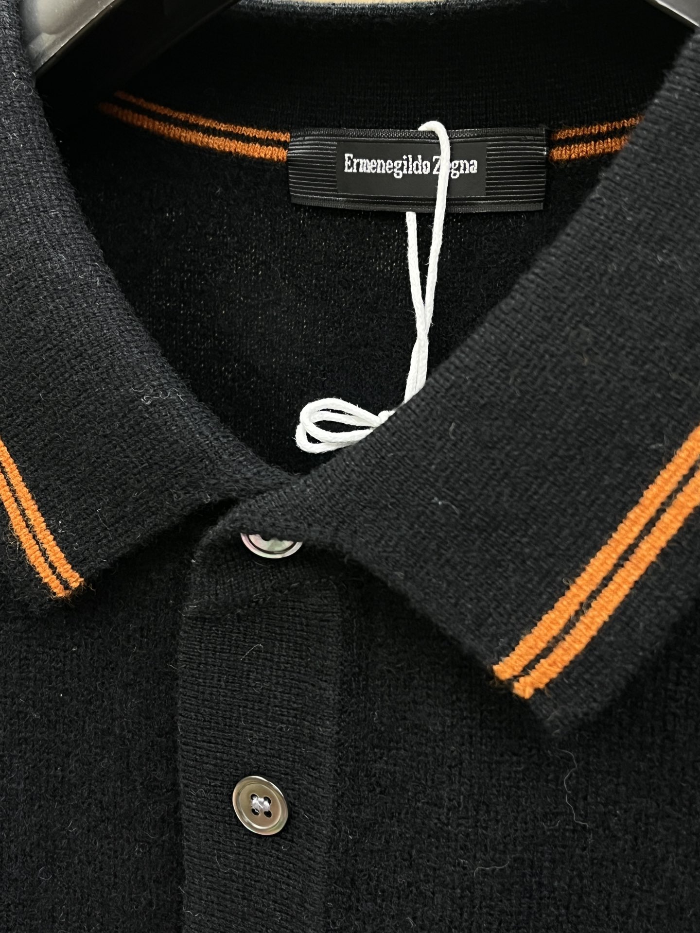 秋冬 ZZ 采用羊绒羊毛混纺纱线，保暖性佳，蓬松柔软，加倍呵护肌肤，给你轻如无物的穿着感体验。高品质天然