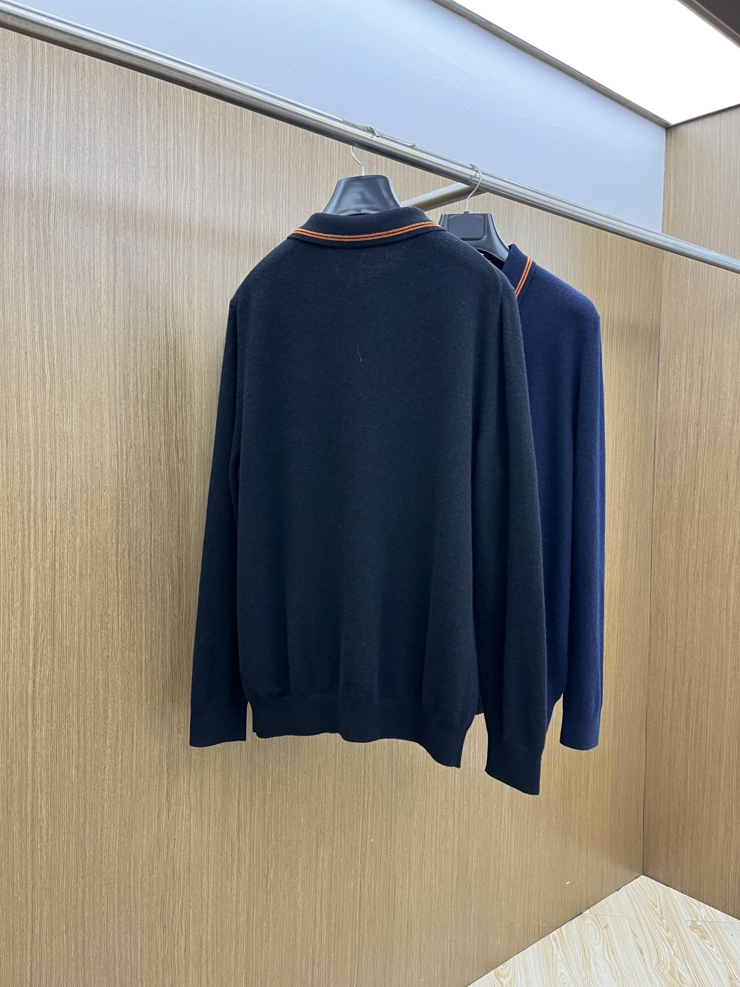 秋冬 ZZ 采用羊绒羊毛混纺纱线，保暖性佳，蓬松柔软，加倍呵护肌肤，给你轻如无物的穿着感体验。高品质天然