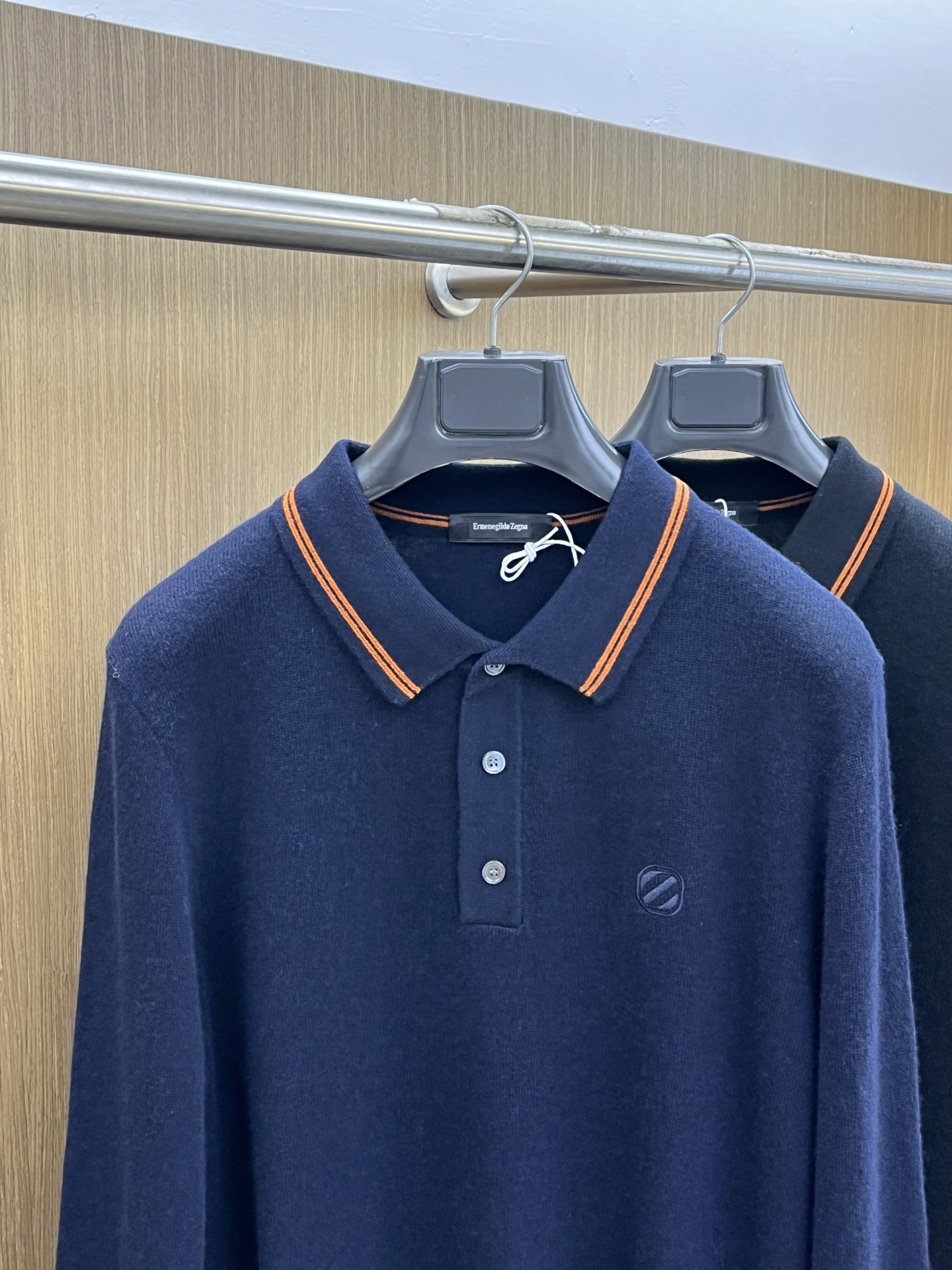 秋冬 ZZ 采用羊绒羊毛混纺纱线，保暖性佳，蓬松柔软，加倍呵护肌肤，给你轻如无物的穿着感体验。高品质天然