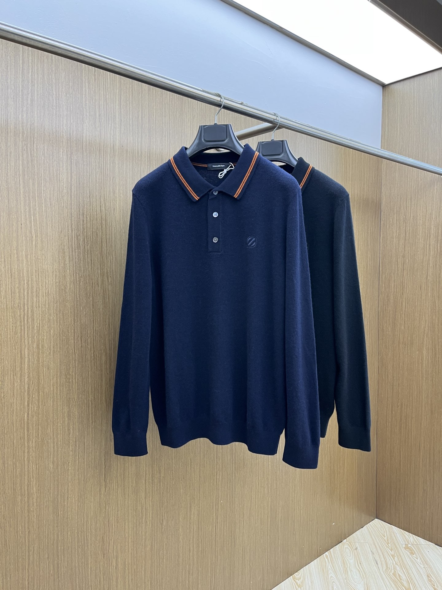 秋冬 ZZ 采用羊绒羊毛混纺纱线，保暖性佳，蓬松柔软，加倍呵护肌肤，给你轻如无物的穿着感体验。高品质天然