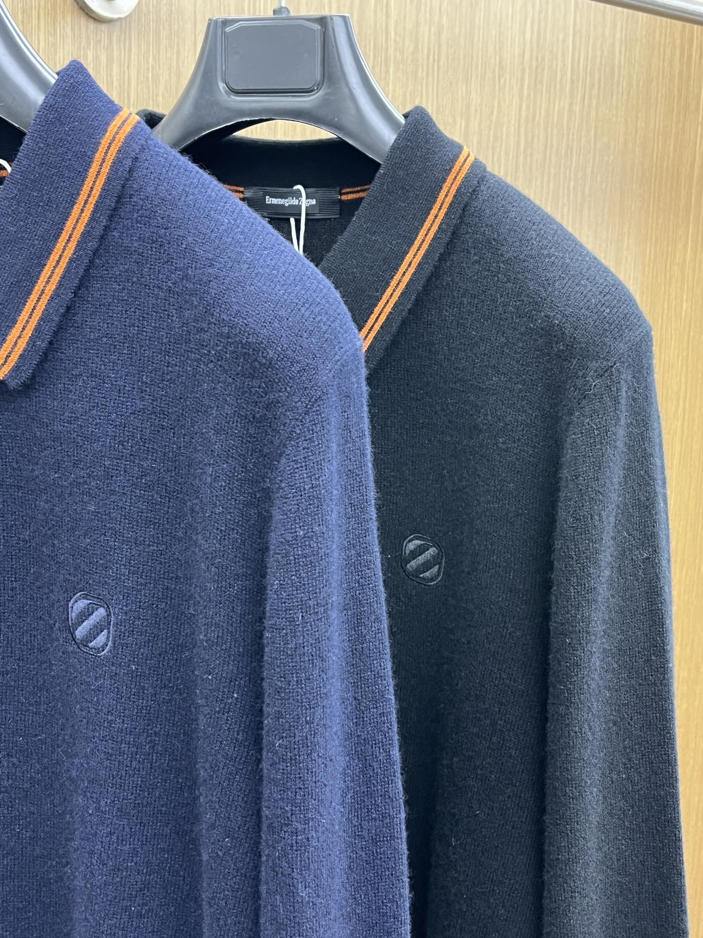 秋冬 ZZ 采用羊绒羊毛混纺纱线，保暖性佳，蓬松柔软，加倍呵护肌肤，给你轻如无物的穿着感体验。高品质天然