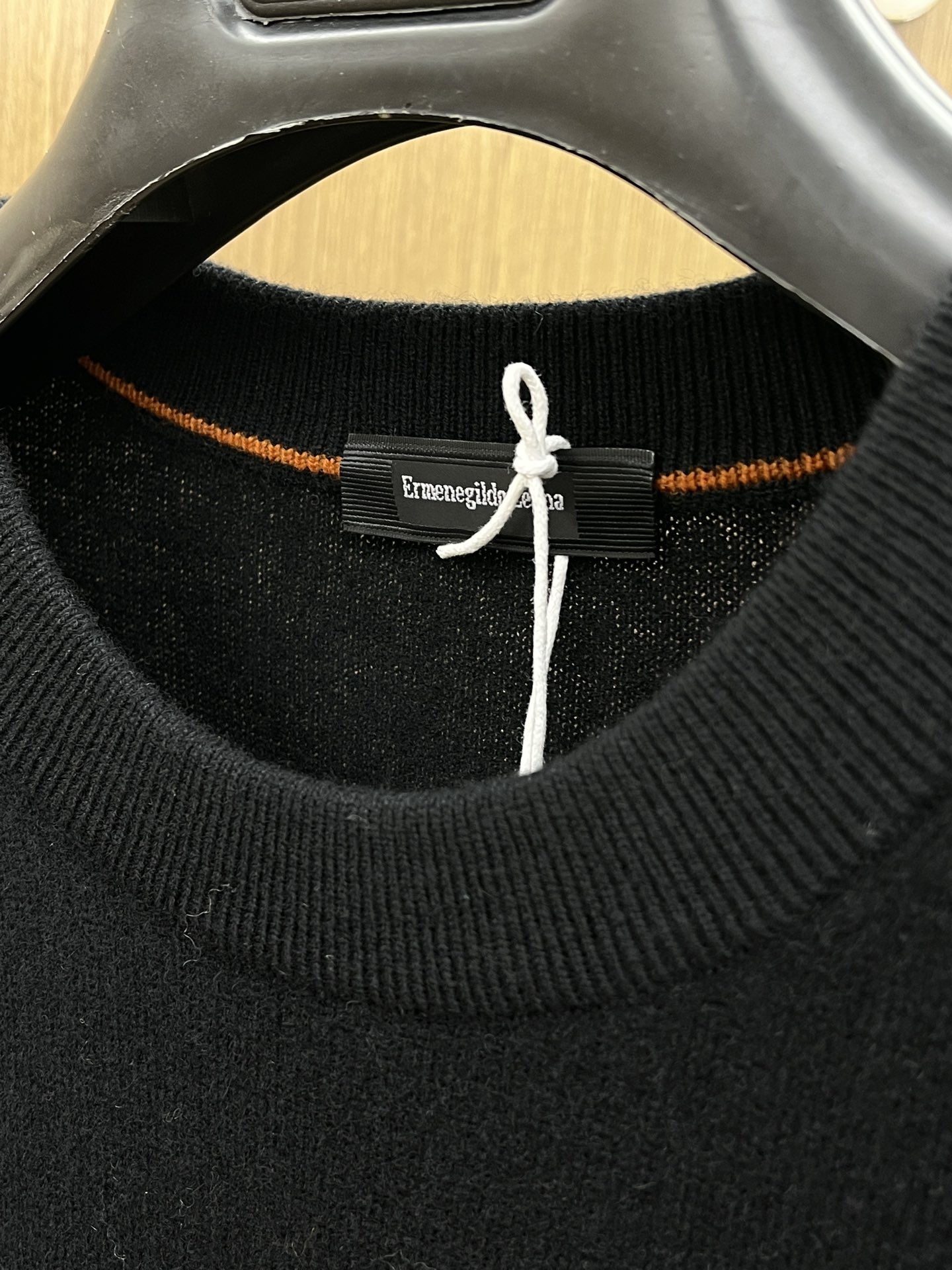 秋冬 ZZ 采用羊绒羊毛混纺纱线，保暖性佳，蓬松柔软，加倍呵护肌肤，给你轻如无物的穿着感体验。高品质天然