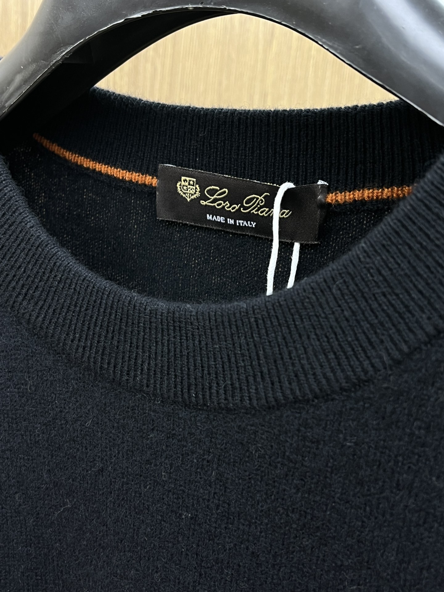 秋冬 lP🆕 采用羊绒羊毛混纺纱线，保暖性佳，蓬松柔软，加倍呵护肌肤，给你轻如无物的穿着感体验。高品质天