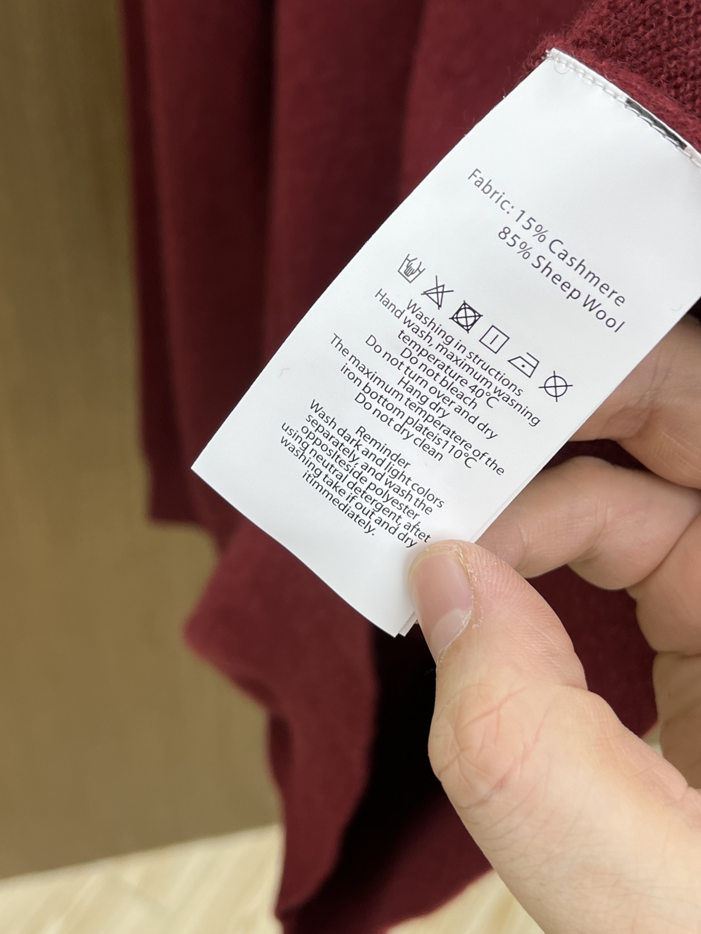 秋冬 BBR 采用羊绒羊毛混纺纱线，保暖性佳，蓬松柔软，加倍呵护肌肤，给你轻如无物的穿着感体验。高品质天