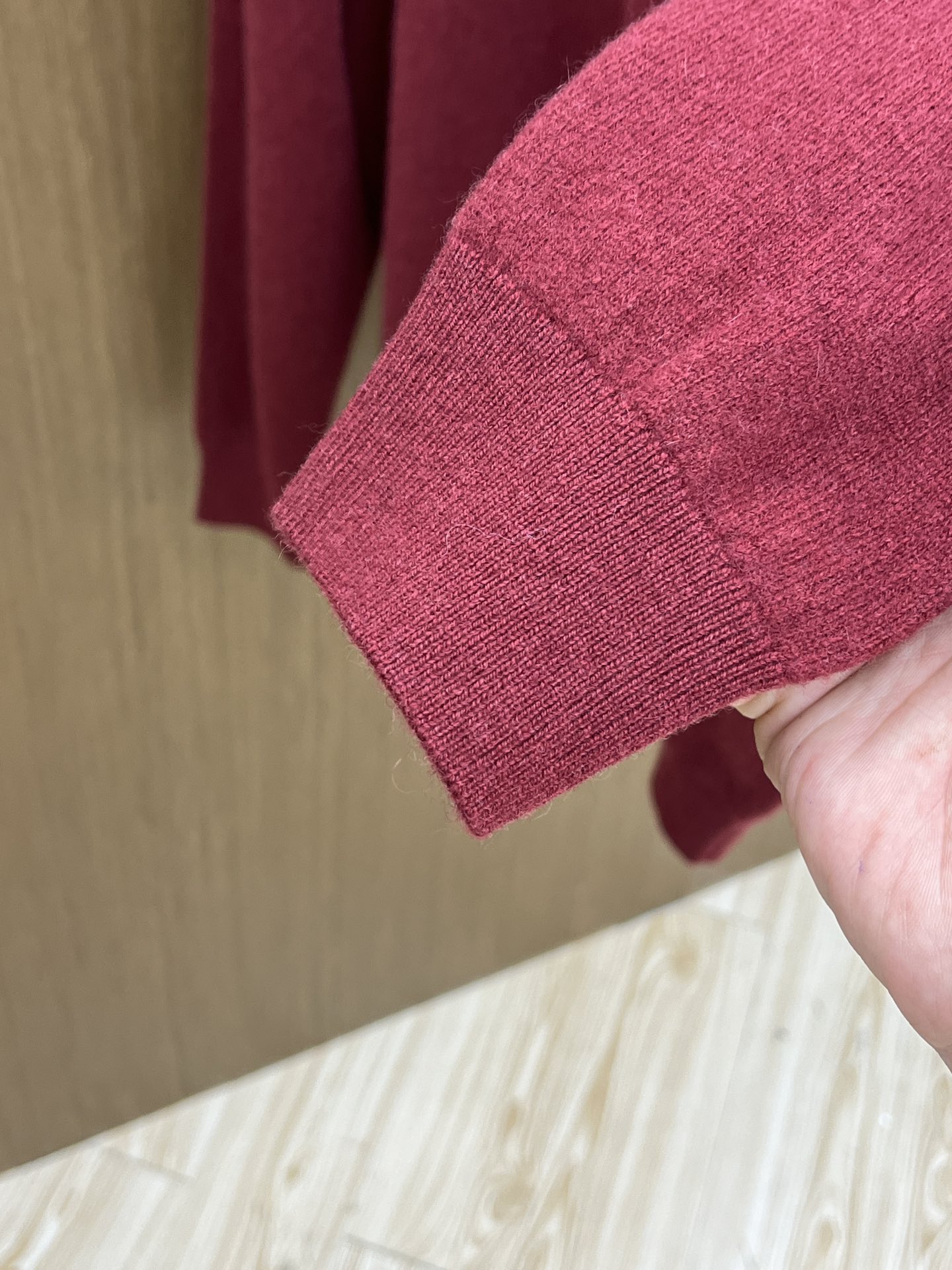 秋冬 BBR 采用羊绒羊毛混纺纱线，保暖性佳，蓬松柔软，加倍呵护肌肤，给你轻如无物的穿着感体验。高品质天