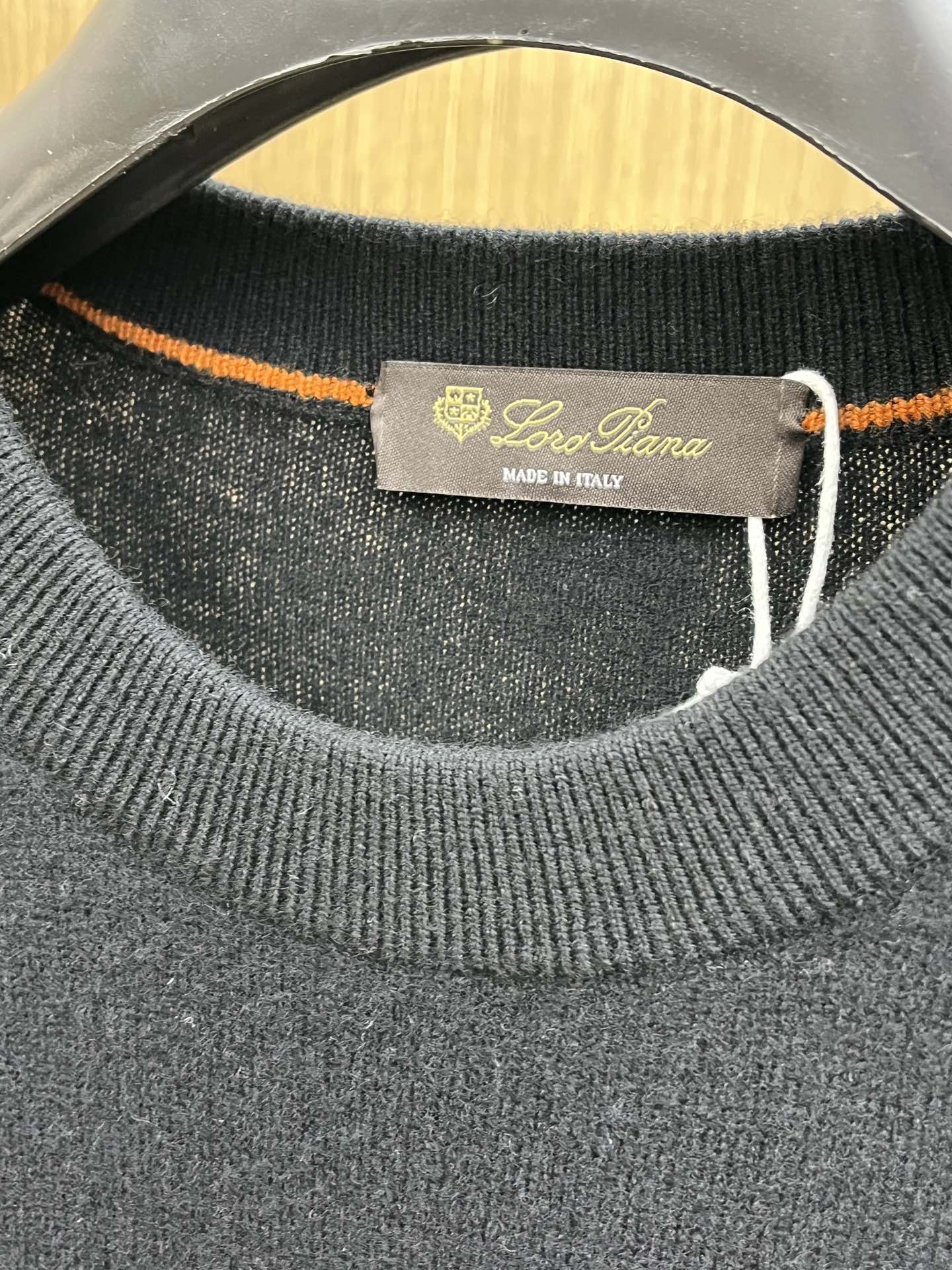 秋冬 lP🆕 采用羊绒羊毛混纺纱线，保暖性佳，蓬松柔软，加倍呵护肌肤，给你轻如无物的穿着感体验。高品质天