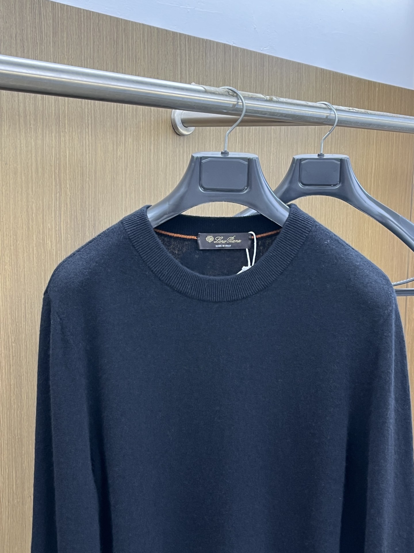 秋冬 lP🆕 采用羊绒羊毛混纺纱线，保暖性佳，蓬松柔软，加倍呵护肌肤，给你轻如无物的穿着感体验。高品质天