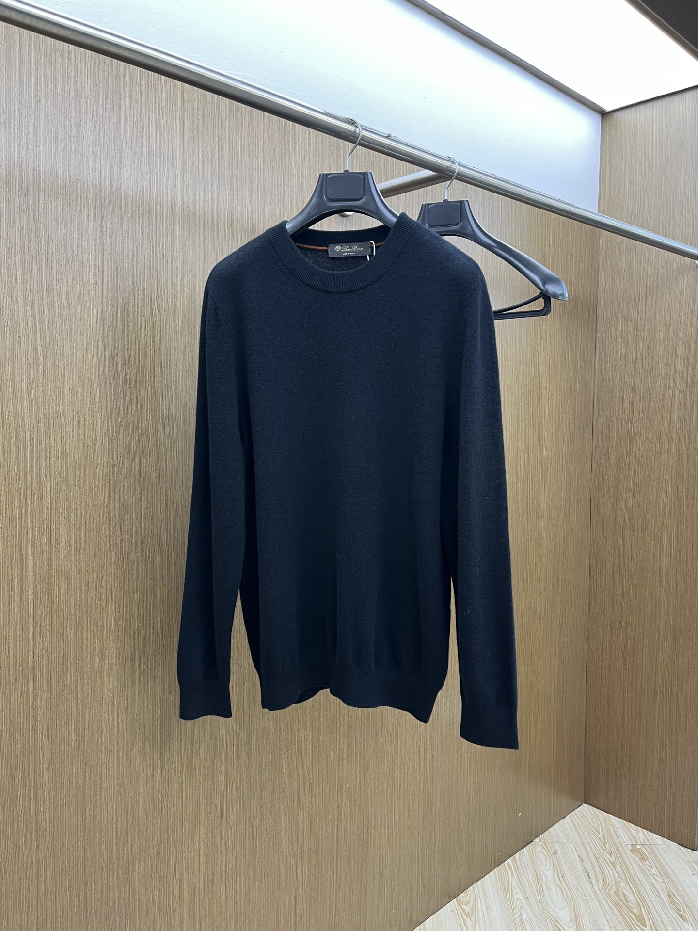 秋冬 lP🆕 采用羊绒羊毛混纺纱线，保暖性佳，蓬松柔软，加倍呵护肌肤，给你轻如无物的穿着感体验。高品质天