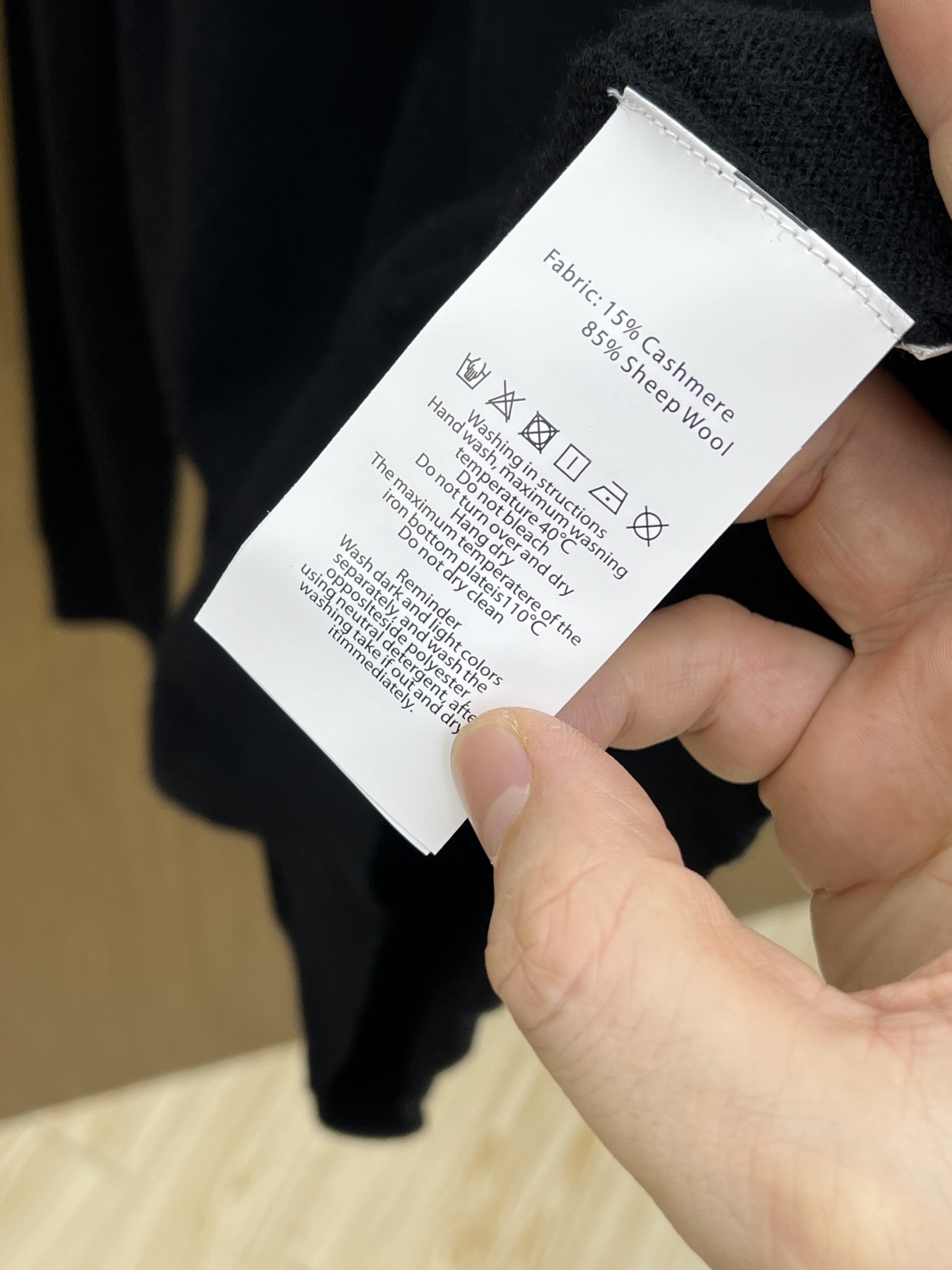 秋冬 BBR 采用羊绒羊毛混纺纱线，保暖性佳，蓬松柔软，加倍呵护肌肤，给你轻如无物的穿着感体验。高品质天