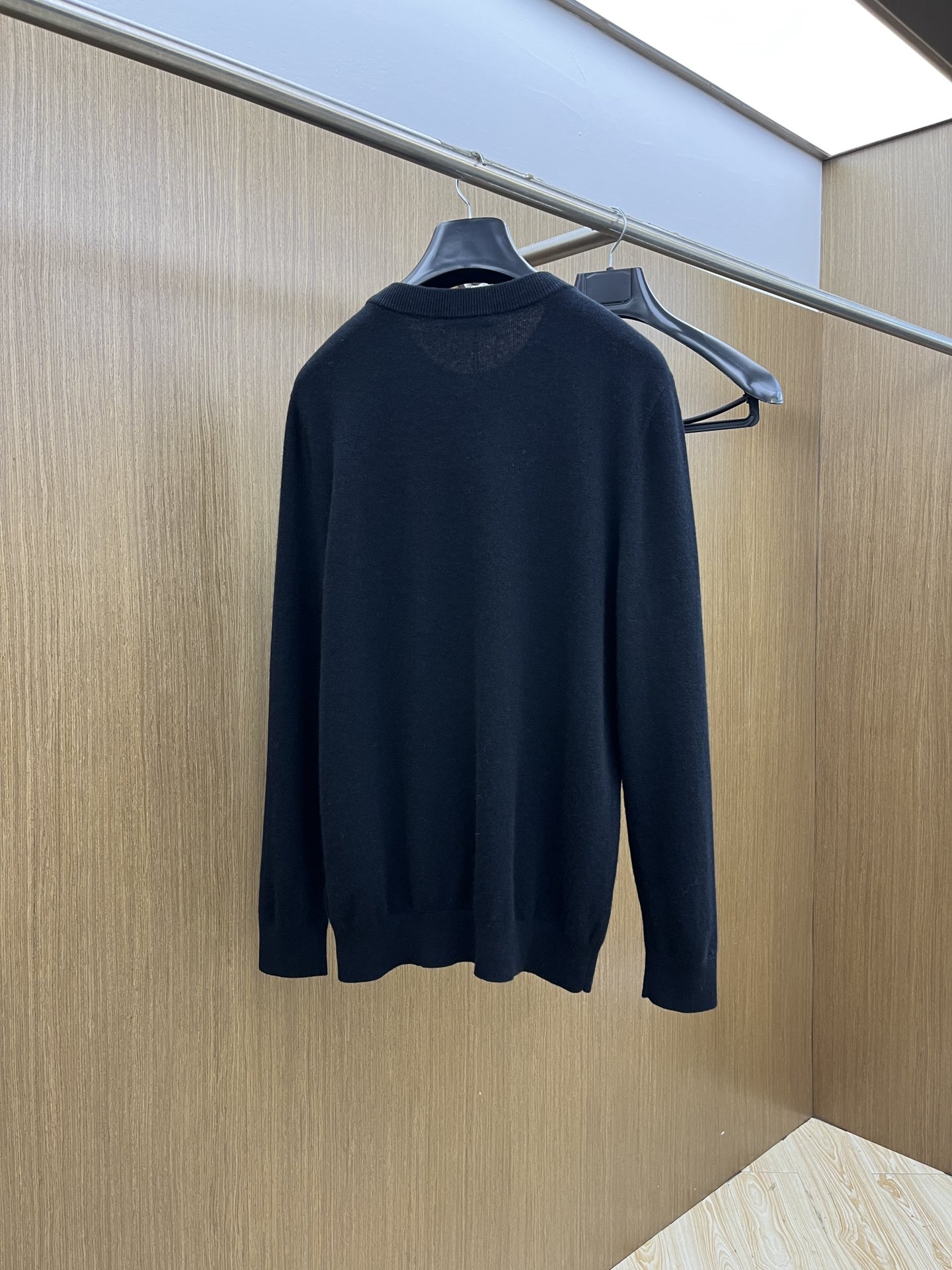 秋冬 BBR 采用羊绒羊毛混纺纱线，保暖性佳，蓬松柔软，加倍呵护肌肤，给你轻如无物的穿着感体验。高品质天