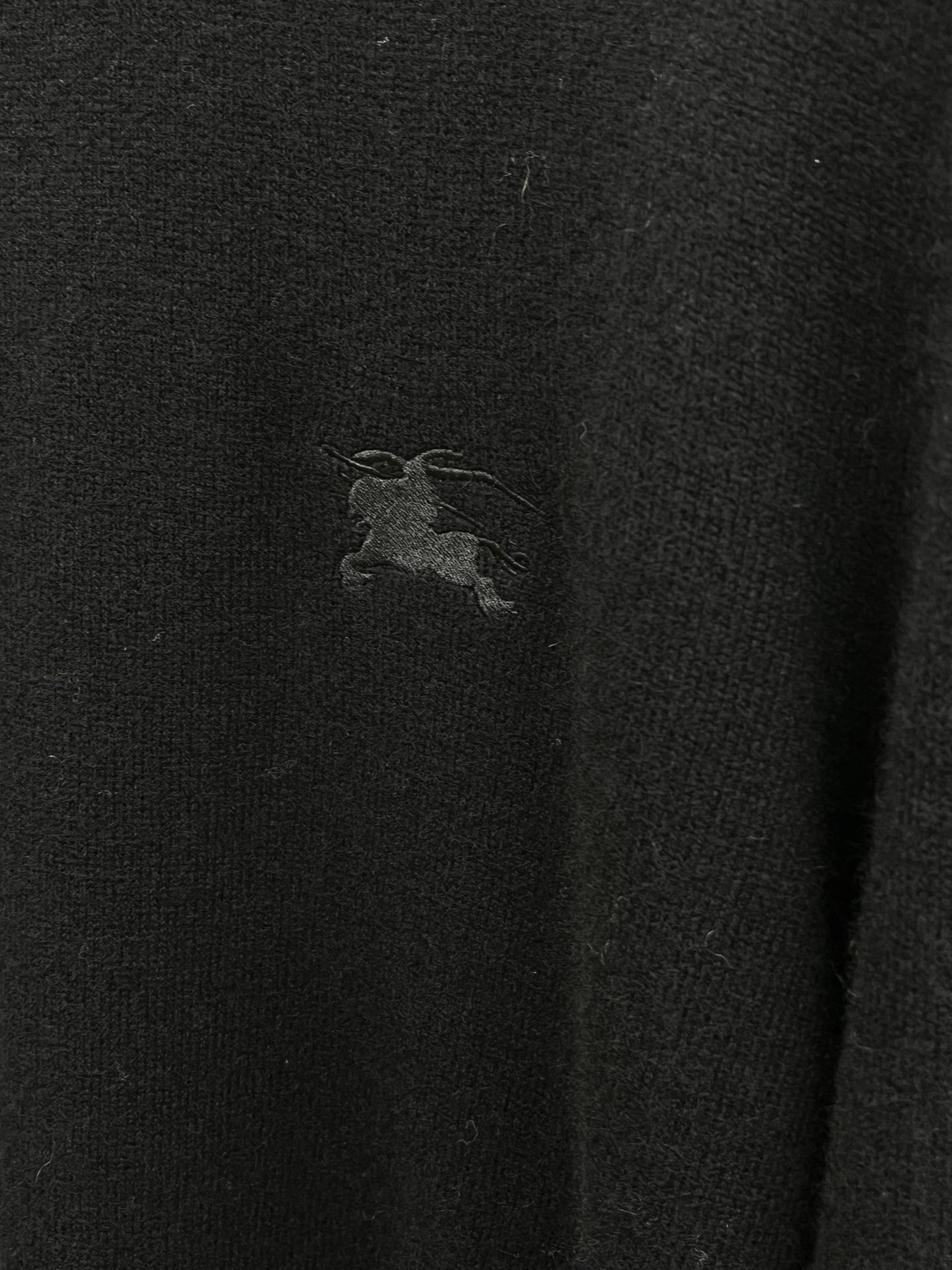 秋冬 BBR 采用羊绒羊毛混纺纱线，保暖性佳，蓬松柔软，加倍呵护肌肤，给你轻如无物的穿着感体验。高品质天