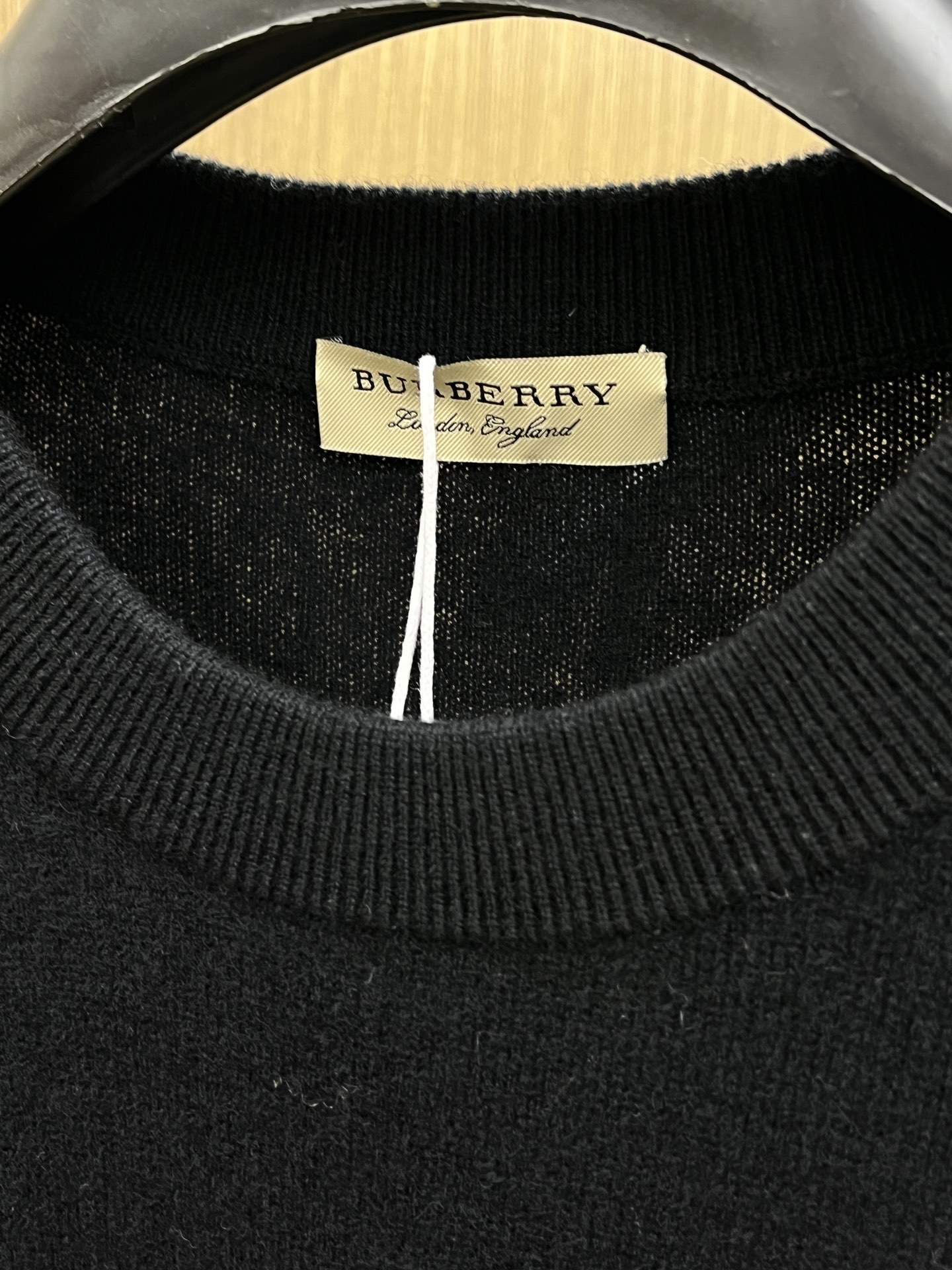 秋冬 BBR 采用羊绒羊毛混纺纱线，保暖性佳，蓬松柔软，加倍呵护肌肤，给你轻如无物的穿着感体验。高品质天