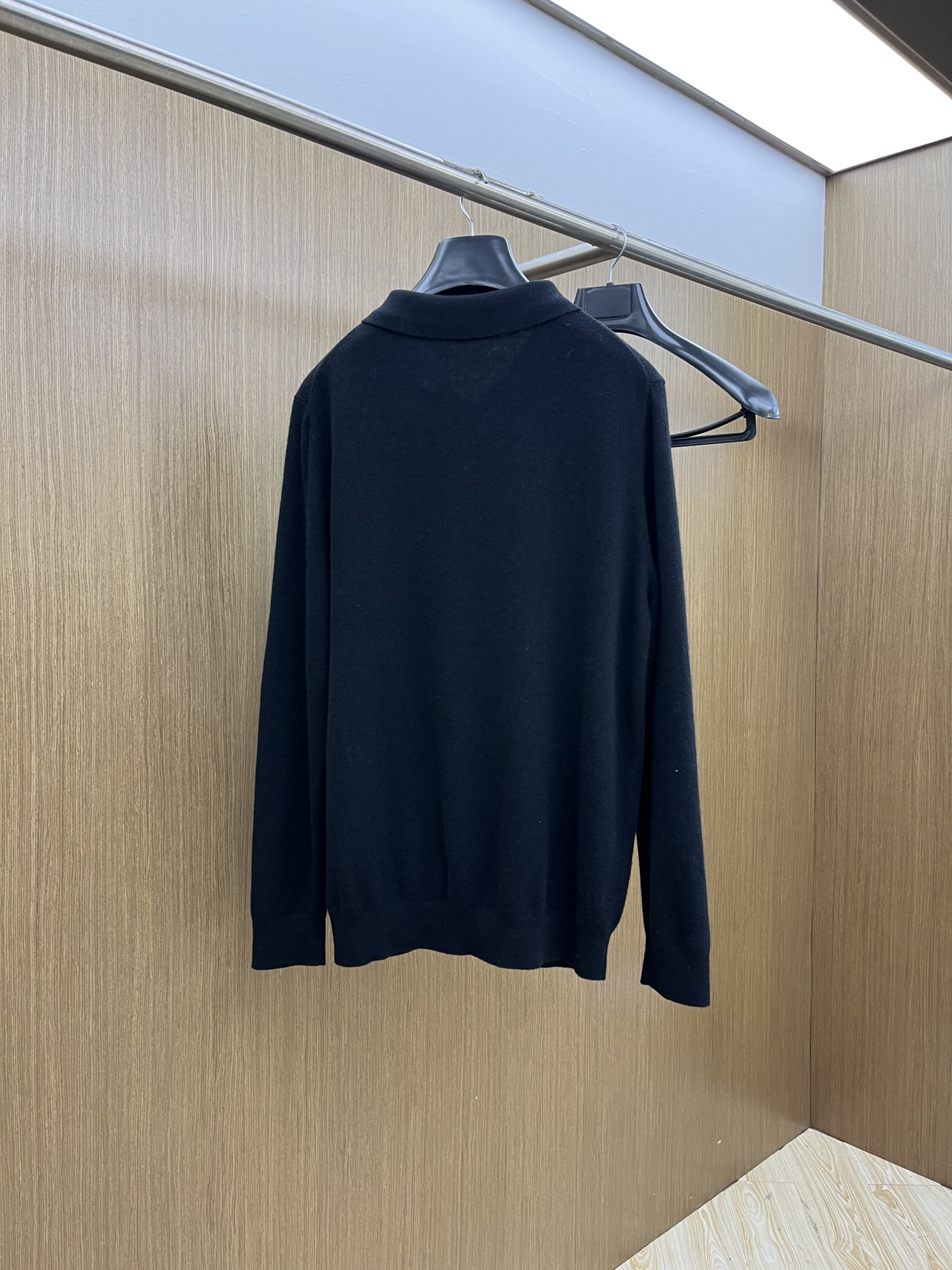 秋冬 BBR 采用羊绒羊毛混纺纱线，保暖性佳，蓬松柔软，加倍呵护肌肤，给你轻如无物的穿着感体验。高品质天