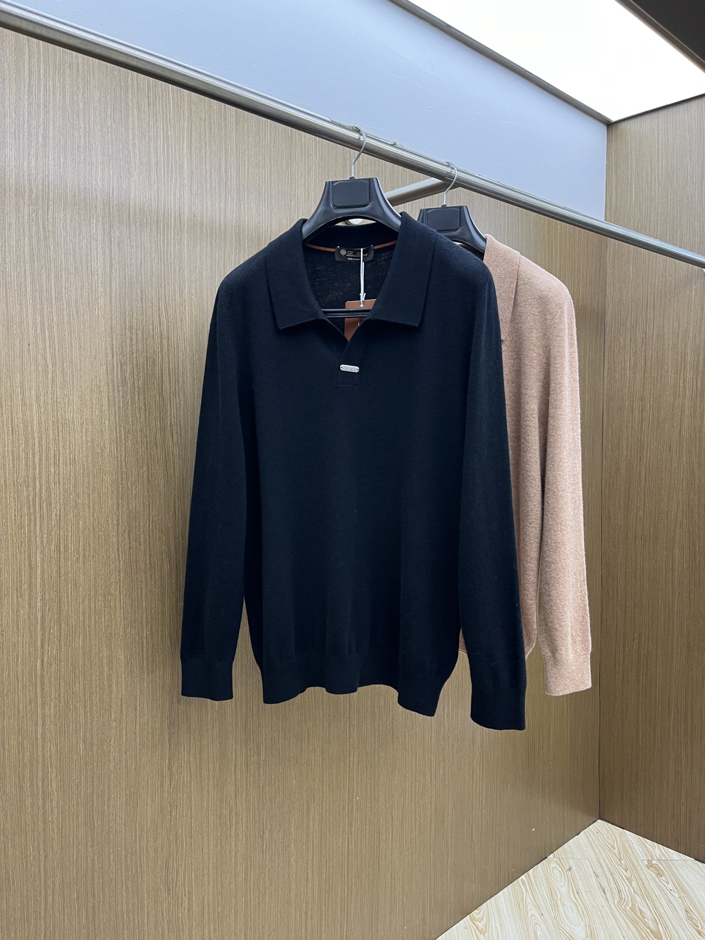 秋冬 lP🆕 采用羊绒羊毛混纺纱线，保暖性佳，蓬松柔软，加倍呵护肌肤，给你轻如无物的穿着感体验。高品质天