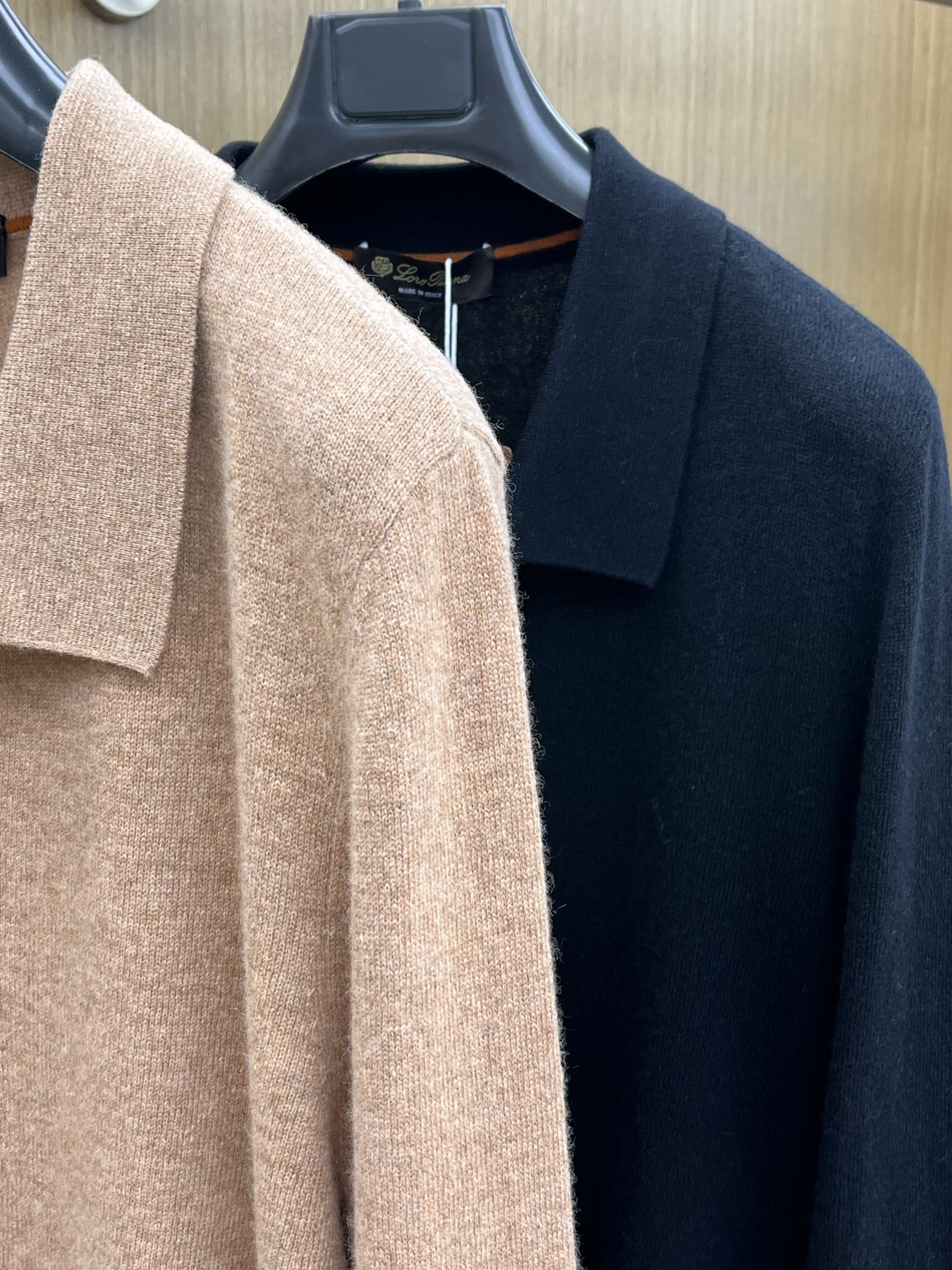 秋冬 lP🆕 采用羊绒羊毛混纺纱线，保暖性佳，蓬松柔软，加倍呵护肌肤，给你轻如无物的穿着感体验。高品质天