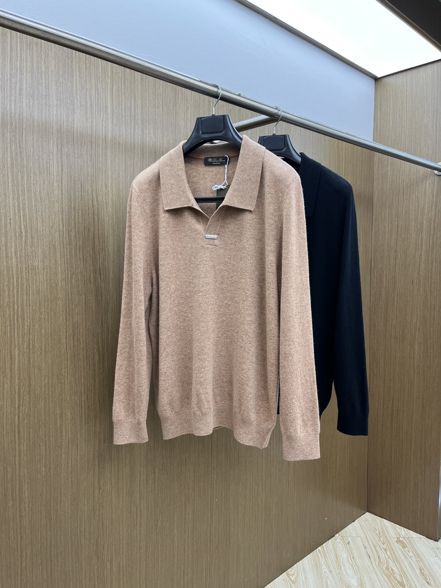 秋冬 lP🆕 采用羊绒羊毛混纺纱线，保暖性佳，蓬松柔软，加倍呵护肌肤，给你轻如无物的穿着感体验。高品质天