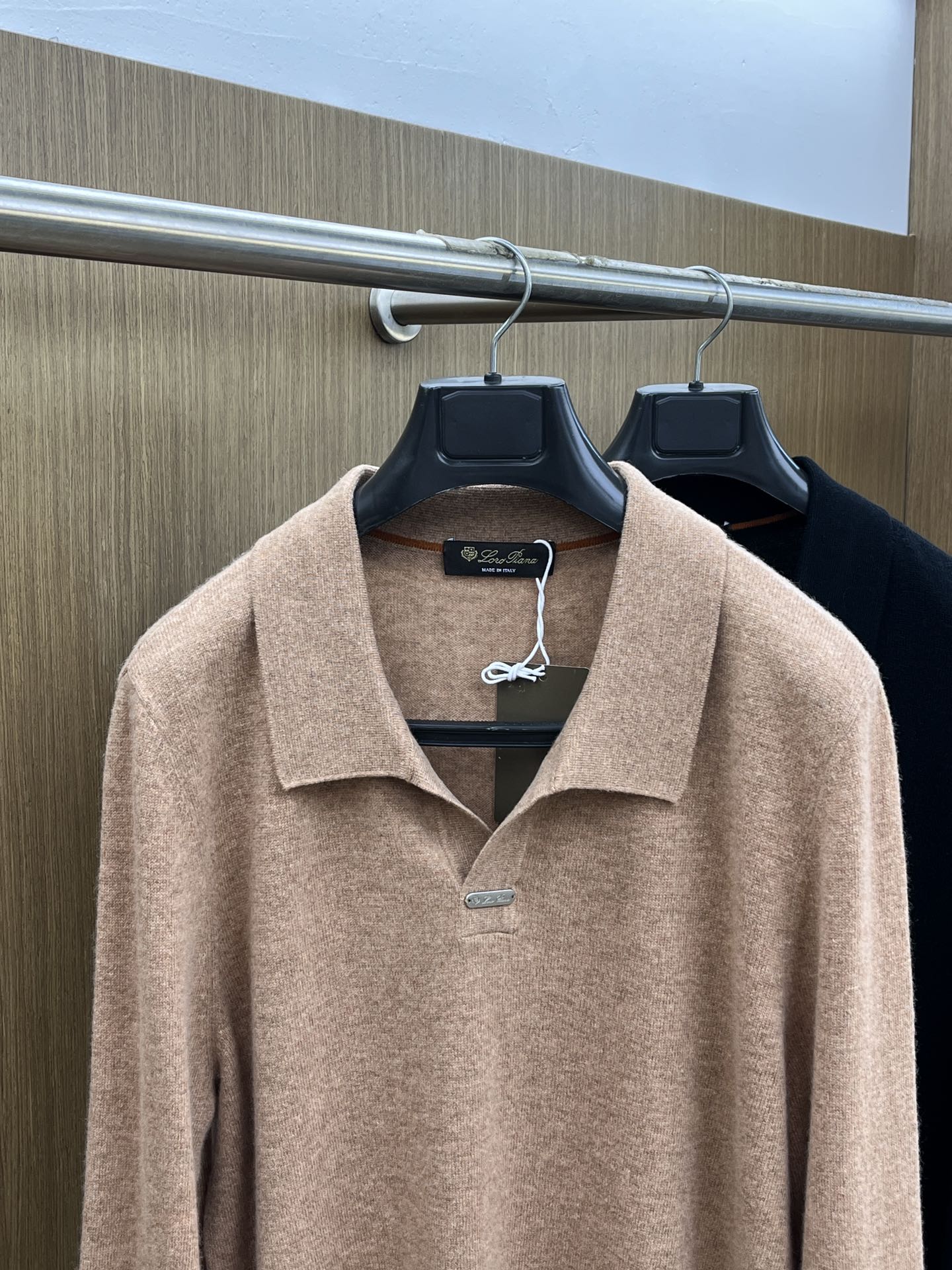 秋冬 lP🆕 采用羊绒羊毛混纺纱线，保暖性佳，蓬松柔软，加倍呵护肌肤，给你轻如无物的穿着感体验。高品质天