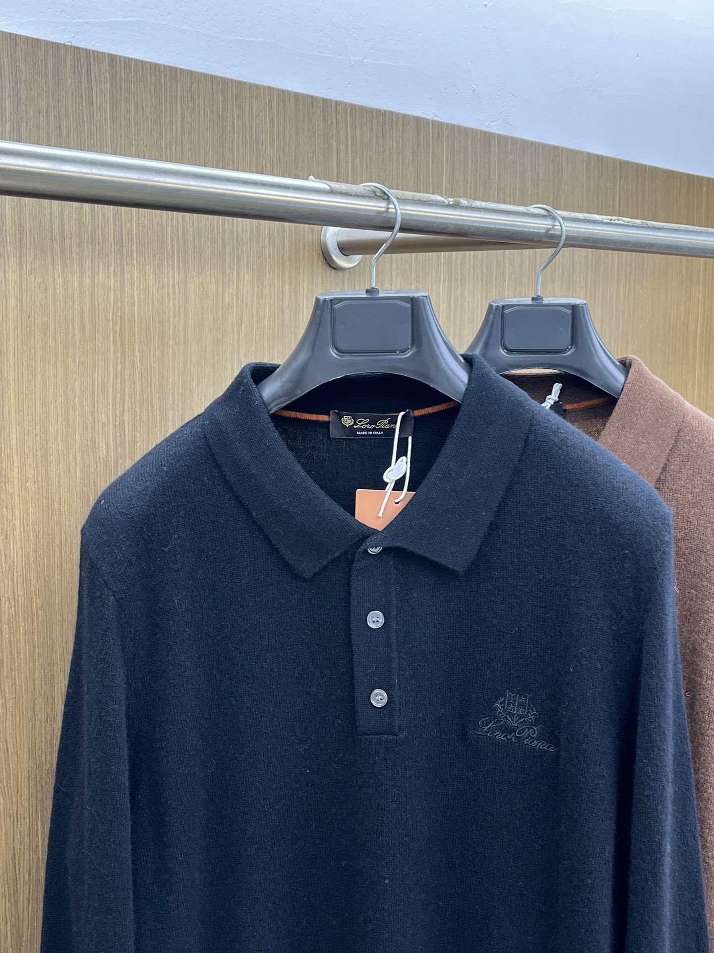 秋冬 lP🆕 采用羊绒羊毛混纺纱线，保暖性佳，蓬松柔软，加倍呵护肌肤，给你轻如无物的穿着感体验。高品质天