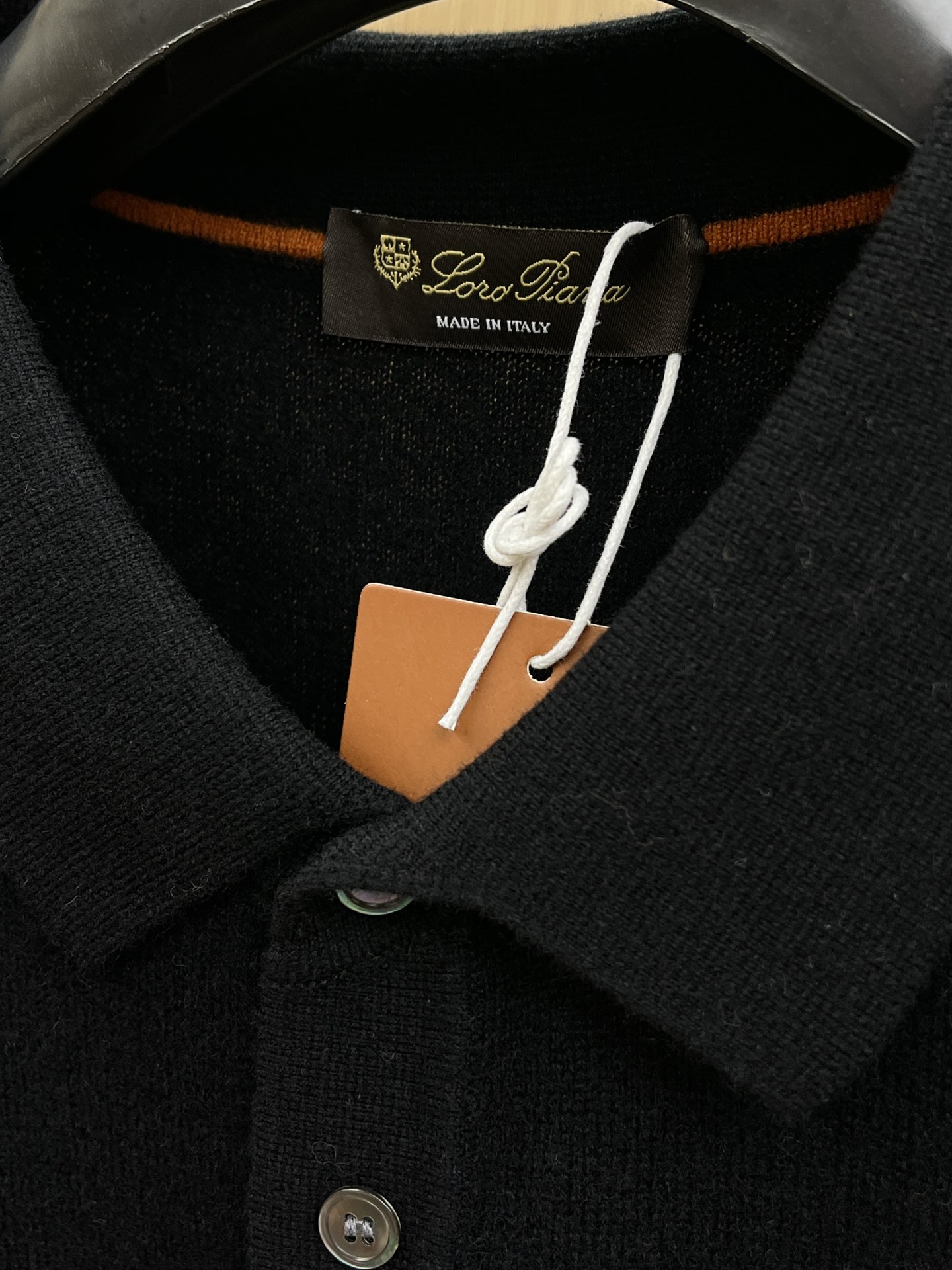 秋冬 lP🆕 采用羊绒羊毛混纺纱线，保暖性佳，蓬松柔软，加倍呵护肌肤，给你轻如无物的穿着感体验。高品质天