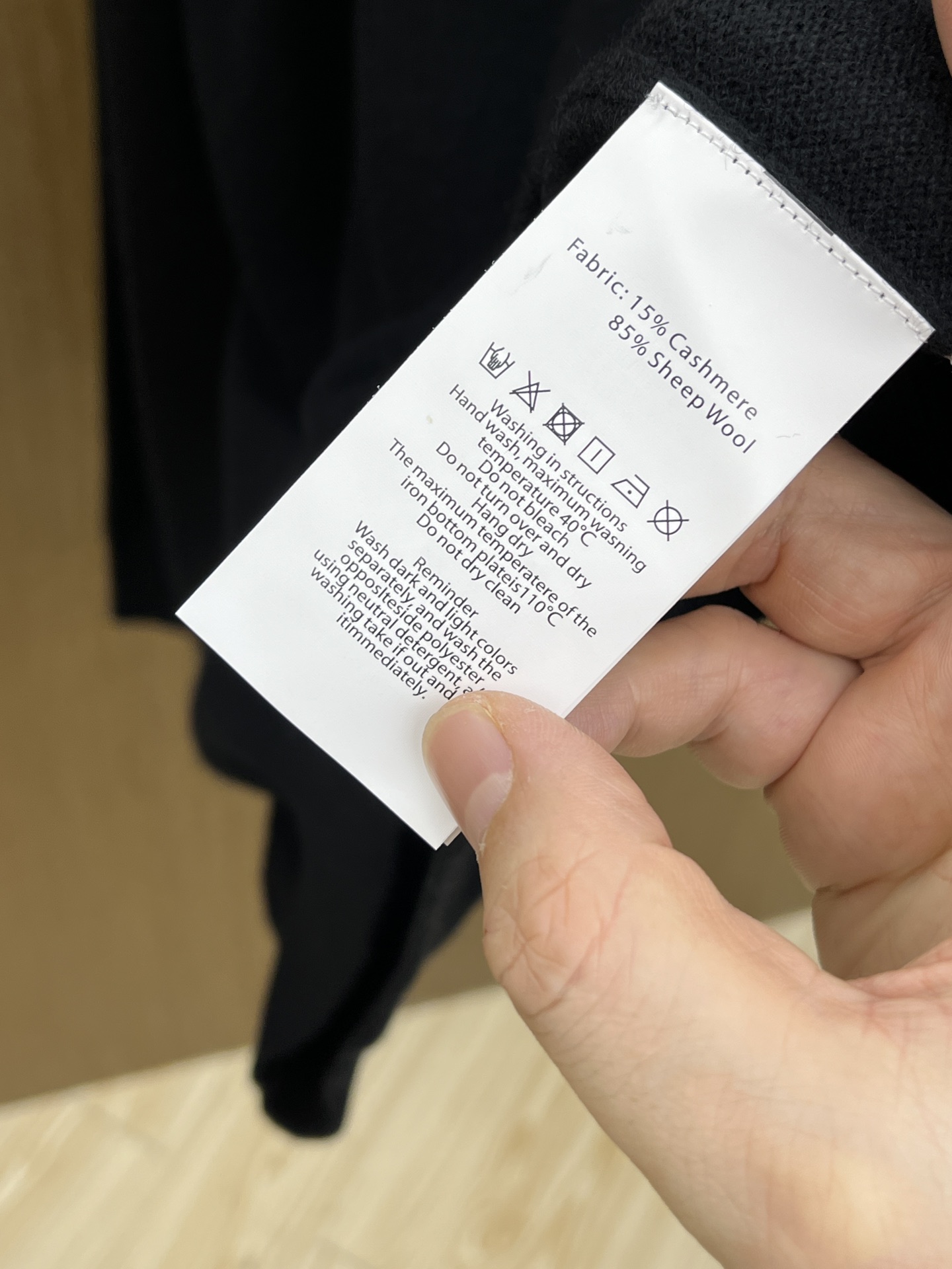 秋冬 lP🆕 采用羊绒羊毛混纺纱线，保暖性佳，蓬松柔软，加倍呵护肌肤，给你轻如无物的穿着感体验。高品质天