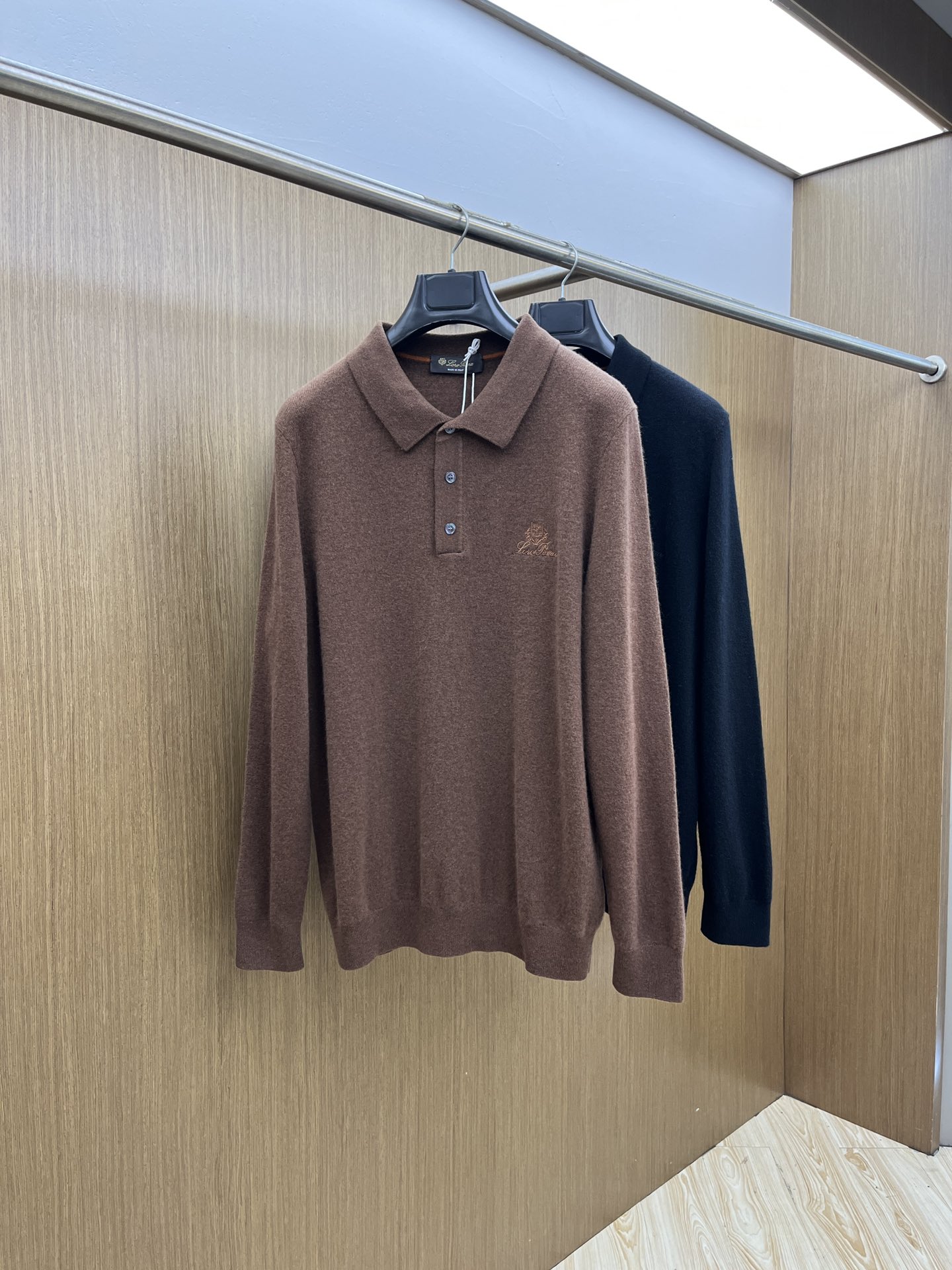 秋冬 lP🆕 采用羊绒羊毛混纺纱线，保暖性佳，蓬松柔软，加倍呵护肌肤，给你轻如无物的穿着感体验。高品质天