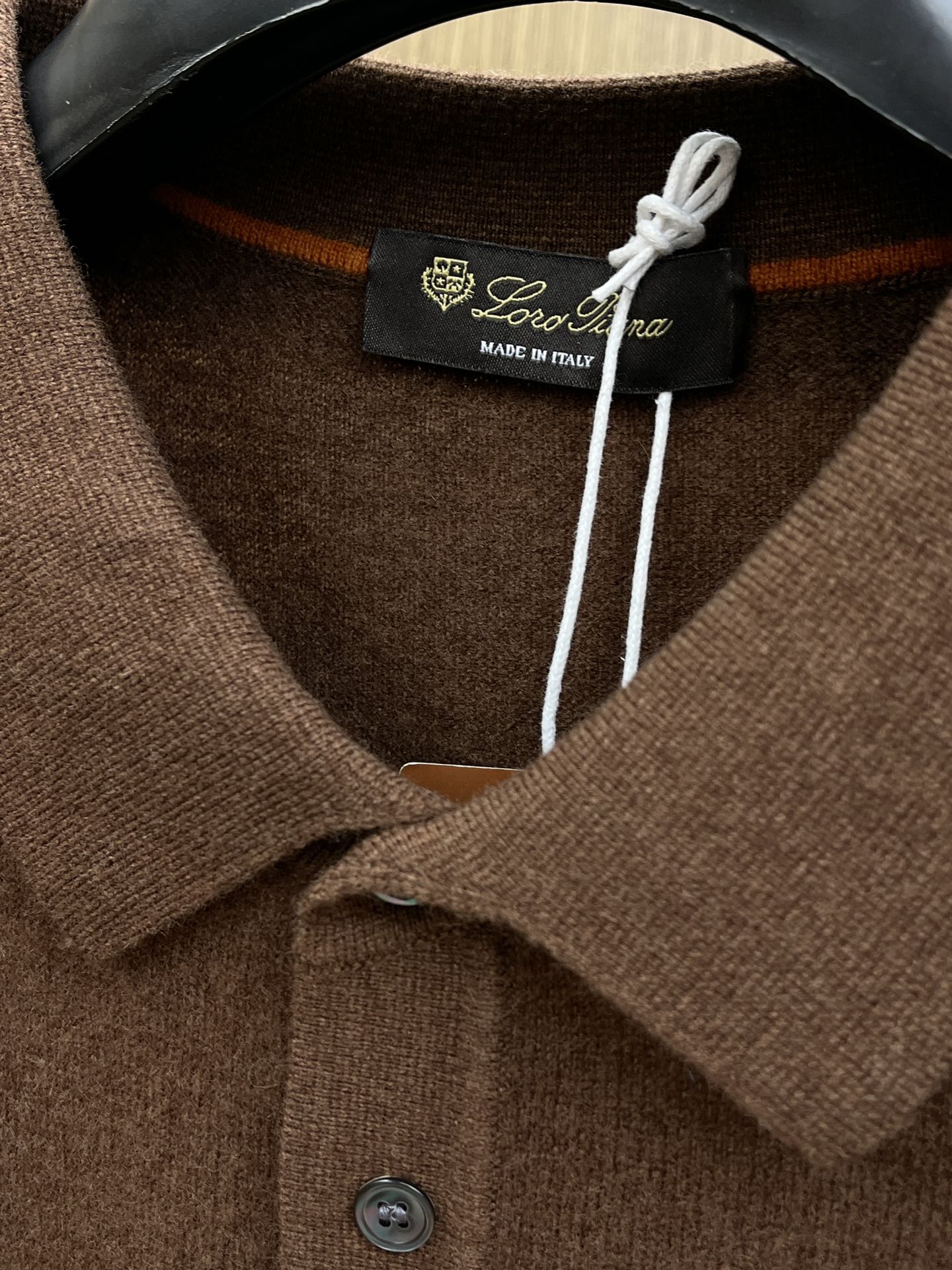 秋冬 lP🆕 采用羊绒羊毛混纺纱线，保暖性佳，蓬松柔软，加倍呵护肌肤，给你轻如无物的穿着感体验。高品质天