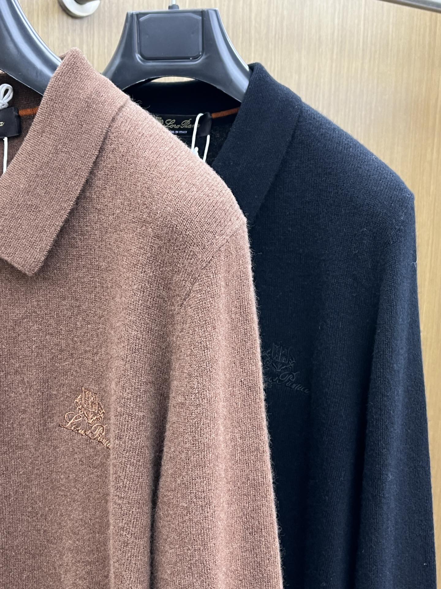 秋冬 lP🆕 采用羊绒羊毛混纺纱线，保暖性佳，蓬松柔软，加倍呵护肌肤，给你轻如无物的穿着感体验。高品质天