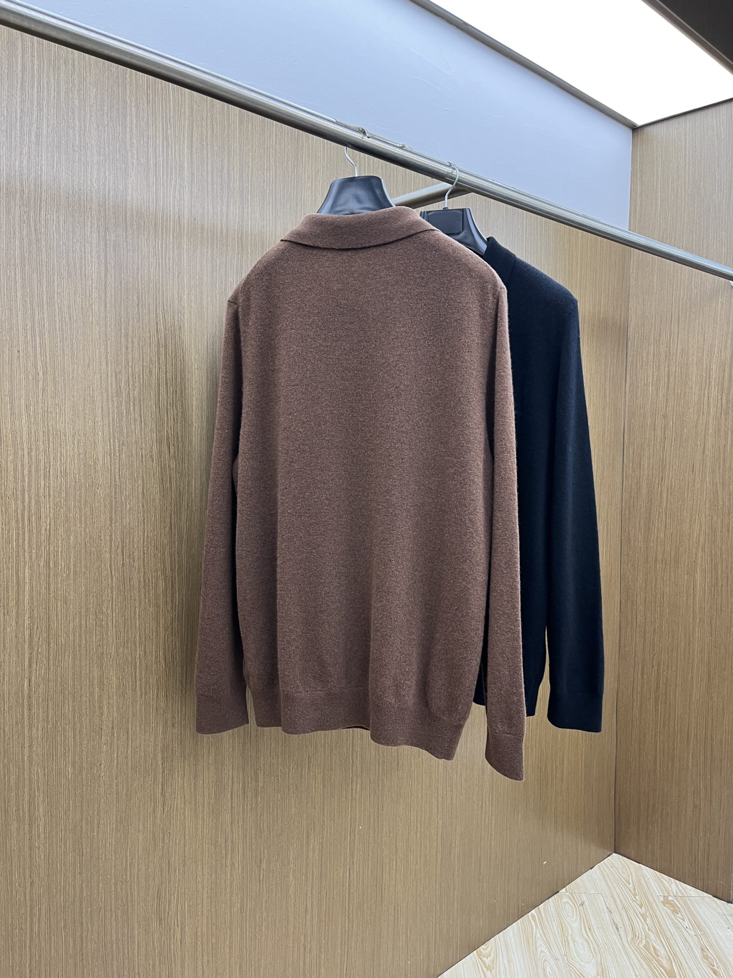 秋冬 lP🆕 采用羊绒羊毛混纺纱线，保暖性佳，蓬松柔软，加倍呵护肌肤，给你轻如无物的穿着感体验。高品质天